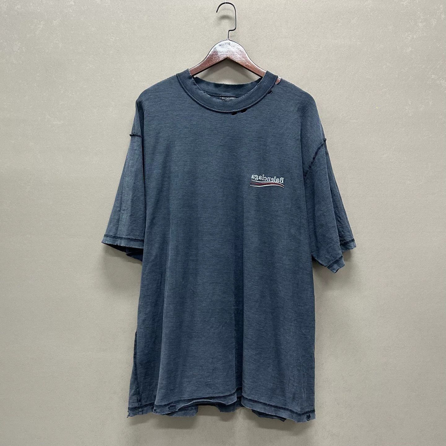 Balenciaga Balenciaga Distressed Logo T-Shirt Size L Size US L / EU 52-54 / 3 - 2 Thumbnail