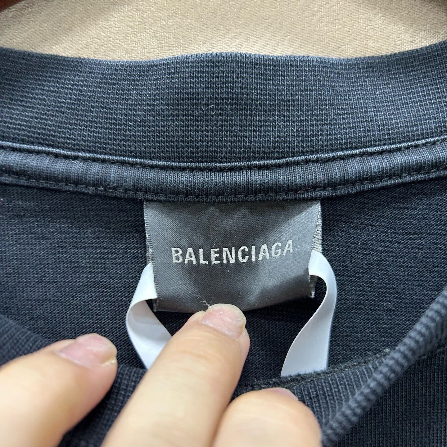 Balenciaga Balenciaga Paris Logo T-Shirt Size L Size US L / EU 52-54 / 3 - 4 Thumbnail