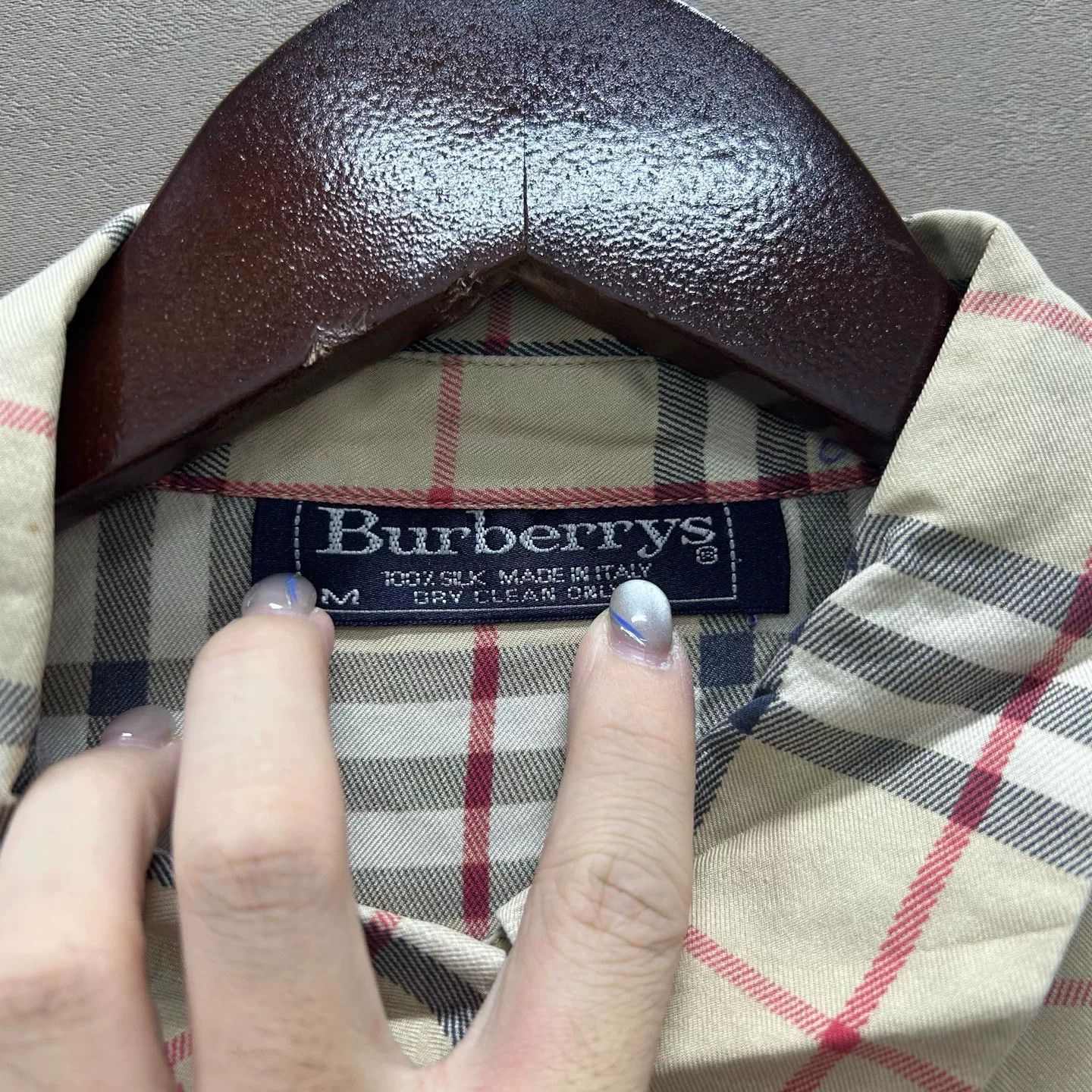 Burberry Vintage Burberrys Silk Scroll Pattern Shirt Size M Size US M / EU 48-50 / 2 - 4 Thumbnail