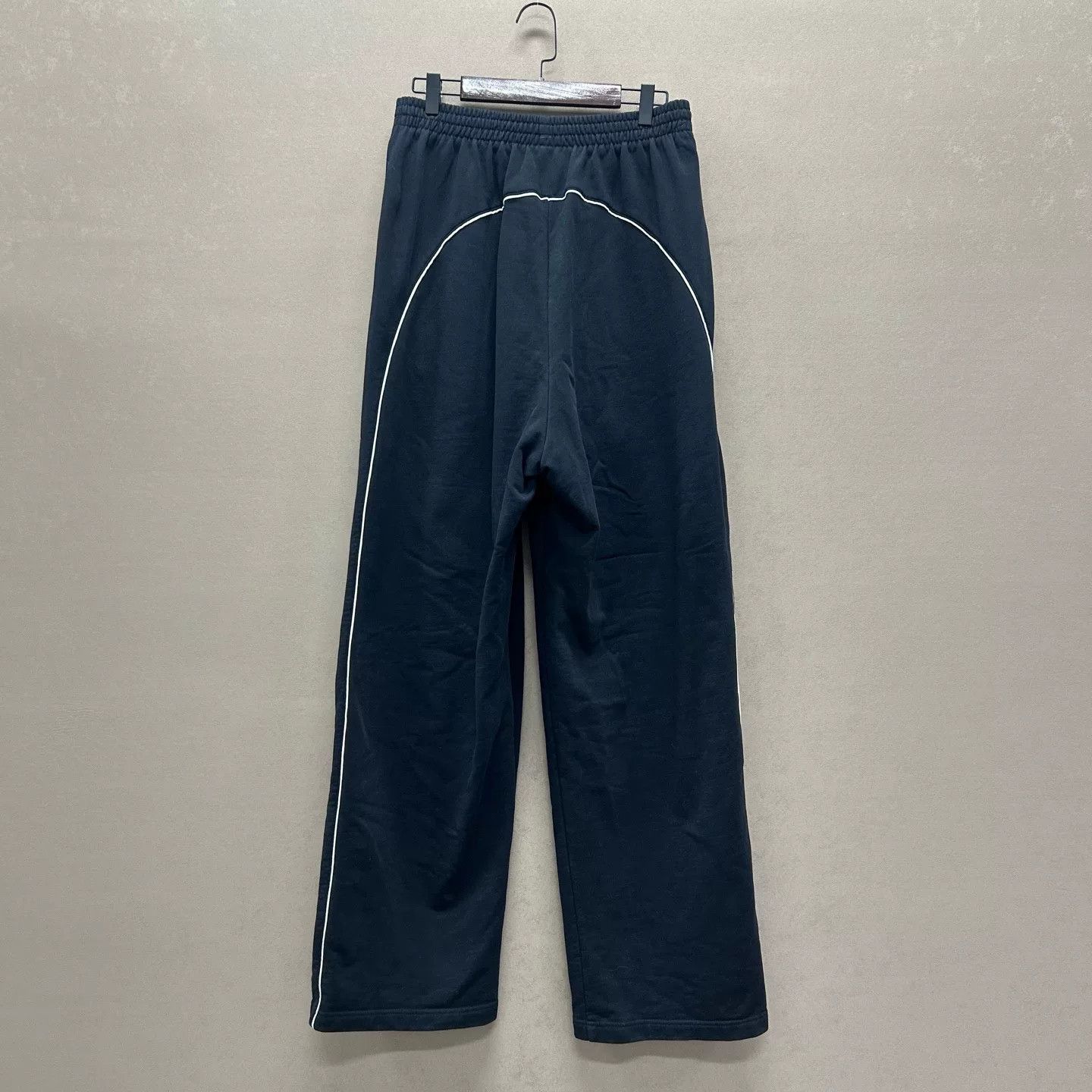 Balenciaga Balenciaga Crest Logo Sweatpants Size XS Size US 28 / EU 44 - 3 Thumbnail