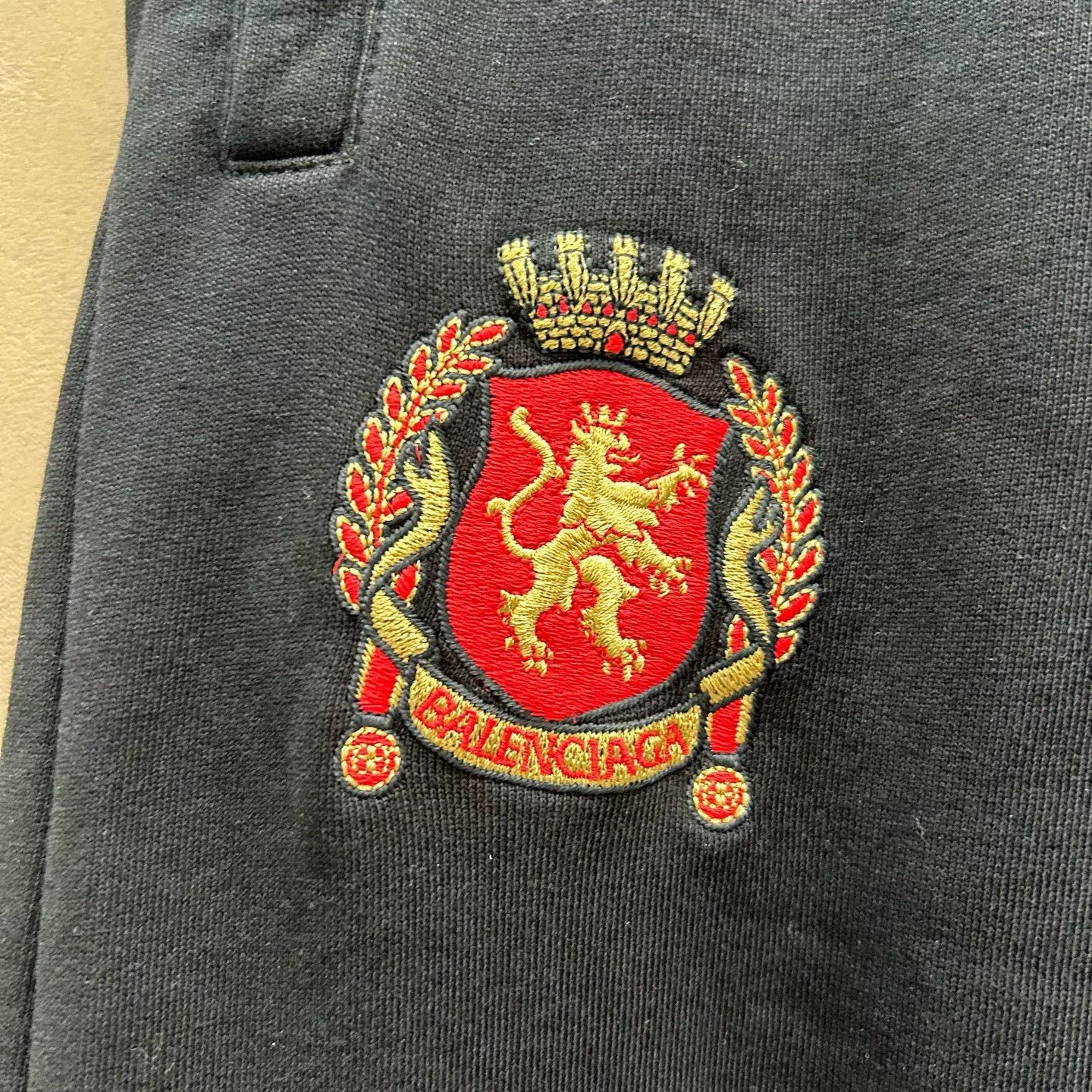 Balenciaga Balenciaga Crest Logo Sweatpants Size XS Size US 28 / EU 44 - 4 Thumbnail