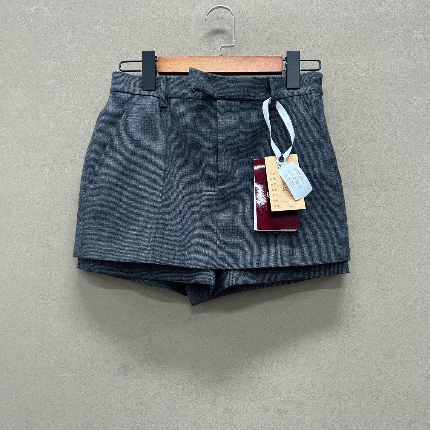 Gucci Gucci Grey Wool Shorts Size 34 Size 24" / US 00 / IT 34 - 2 Thumbnail