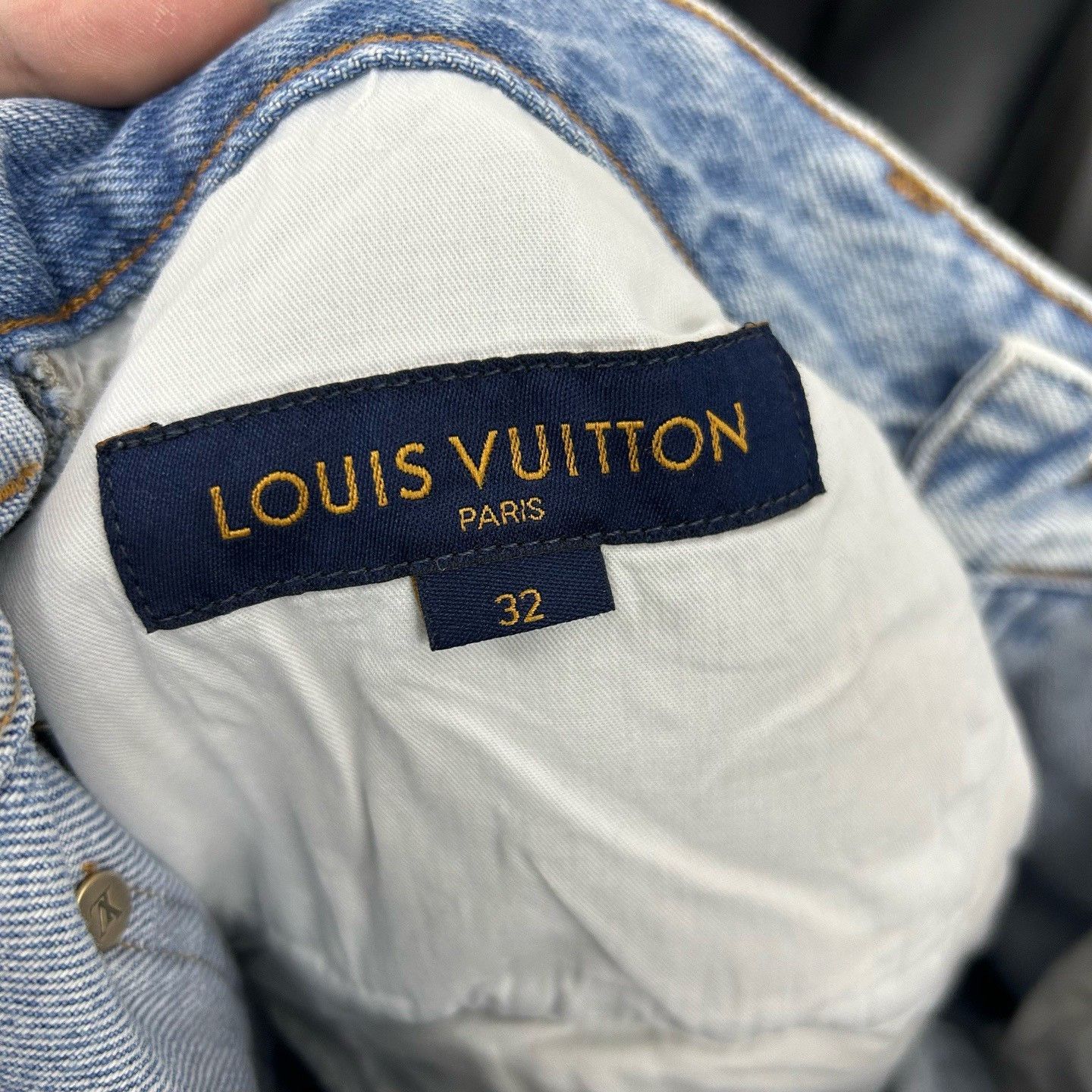 Louis Vuitton Louis Vuitton Light Wash Denim Jeans Size 32 Size US 32 / EU 48 - 5 Thumbnail