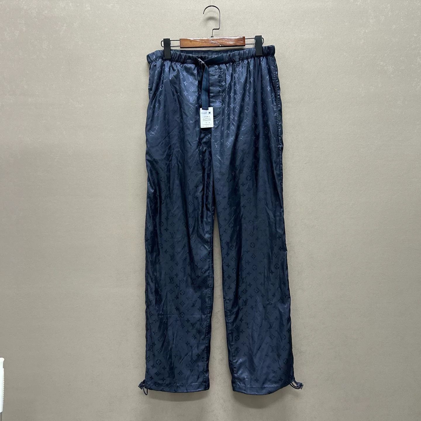 Louis Vuitton Louis Vuitton Monogram Silk Trousers Size 26 Size US 26 / EU 42 - 2 Thumbnail