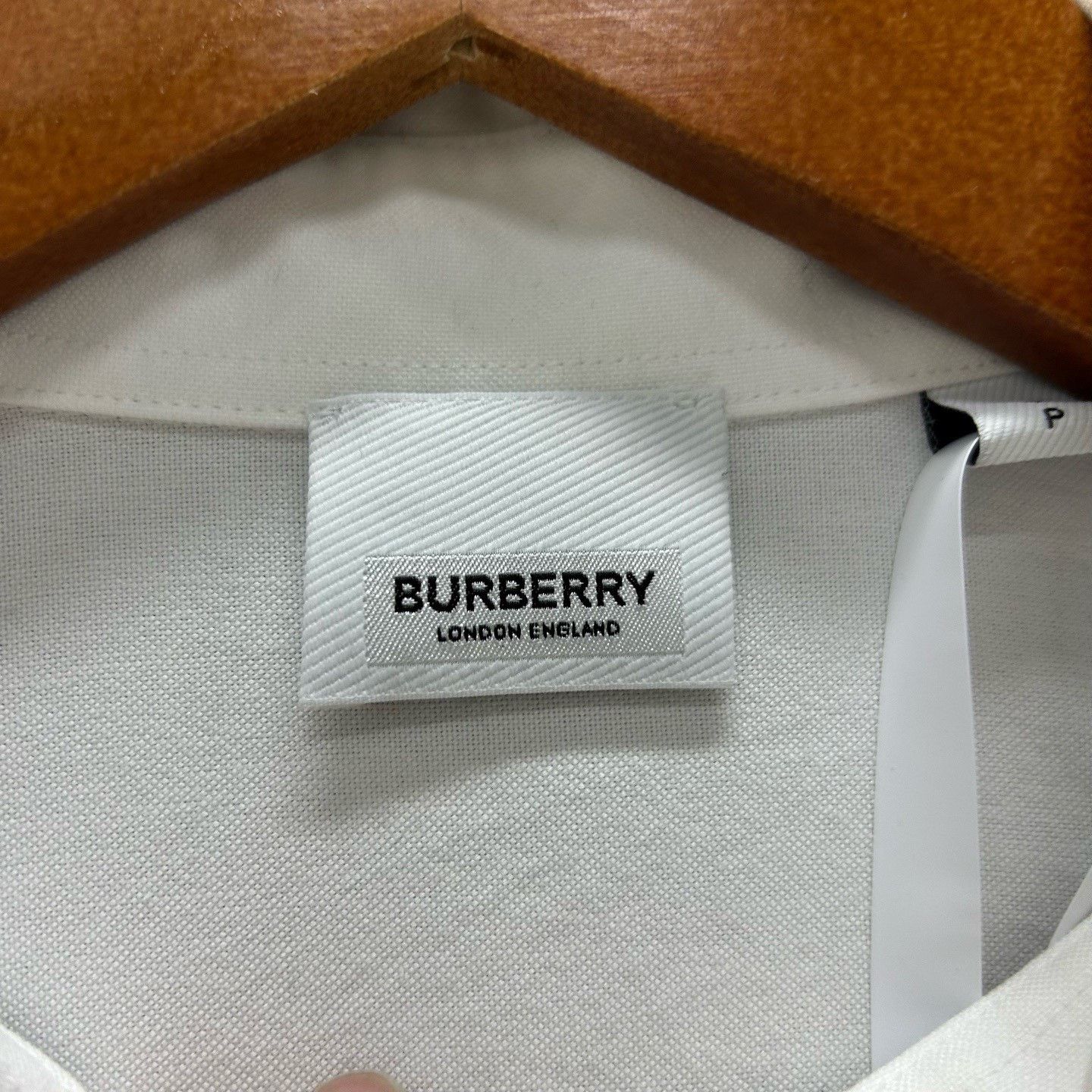 Burberry Burberry Equestrian Knight Graphic Shirt Size L Size US L / EU 52-54 / 3 - 4 Thumbnail