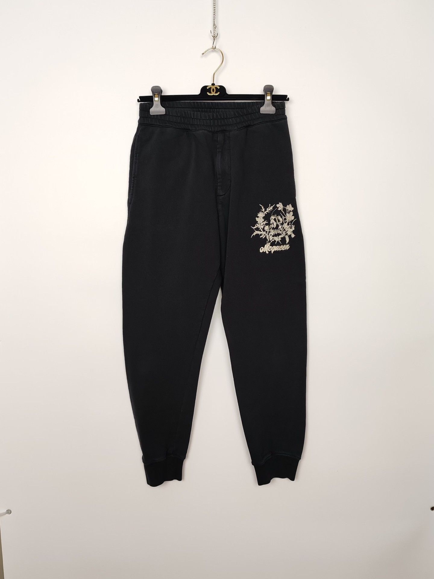 Alexander McQueen Alexander McQueen Floral Skull Logo Sweatpants Size S Size US 30 / EU 46 - 2 Thumbnail
