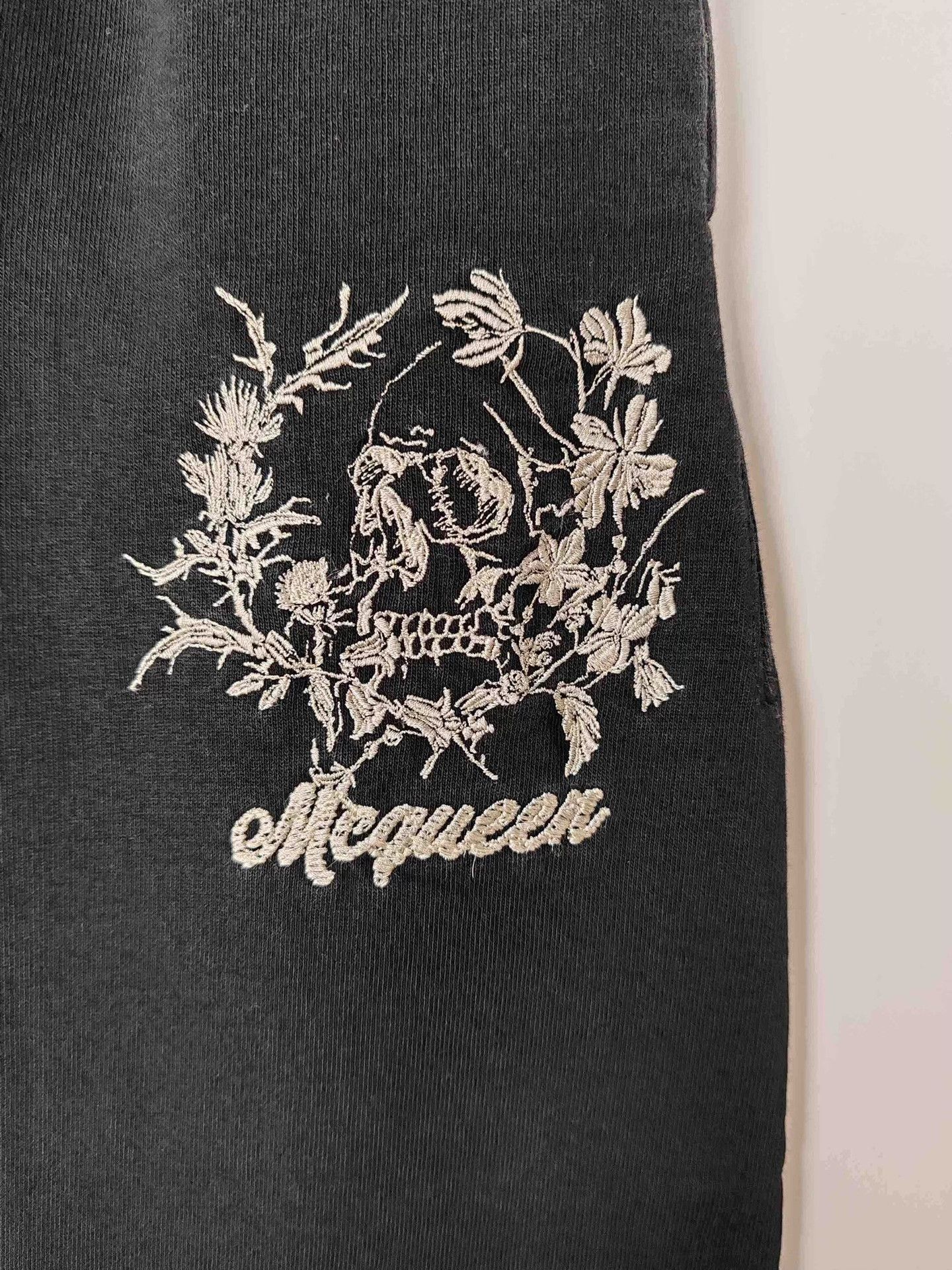 Alexander McQueen Alexander McQueen Floral Skull Logo Sweatpants Size S Size US 30 / EU 46 - 5 Thumbnail