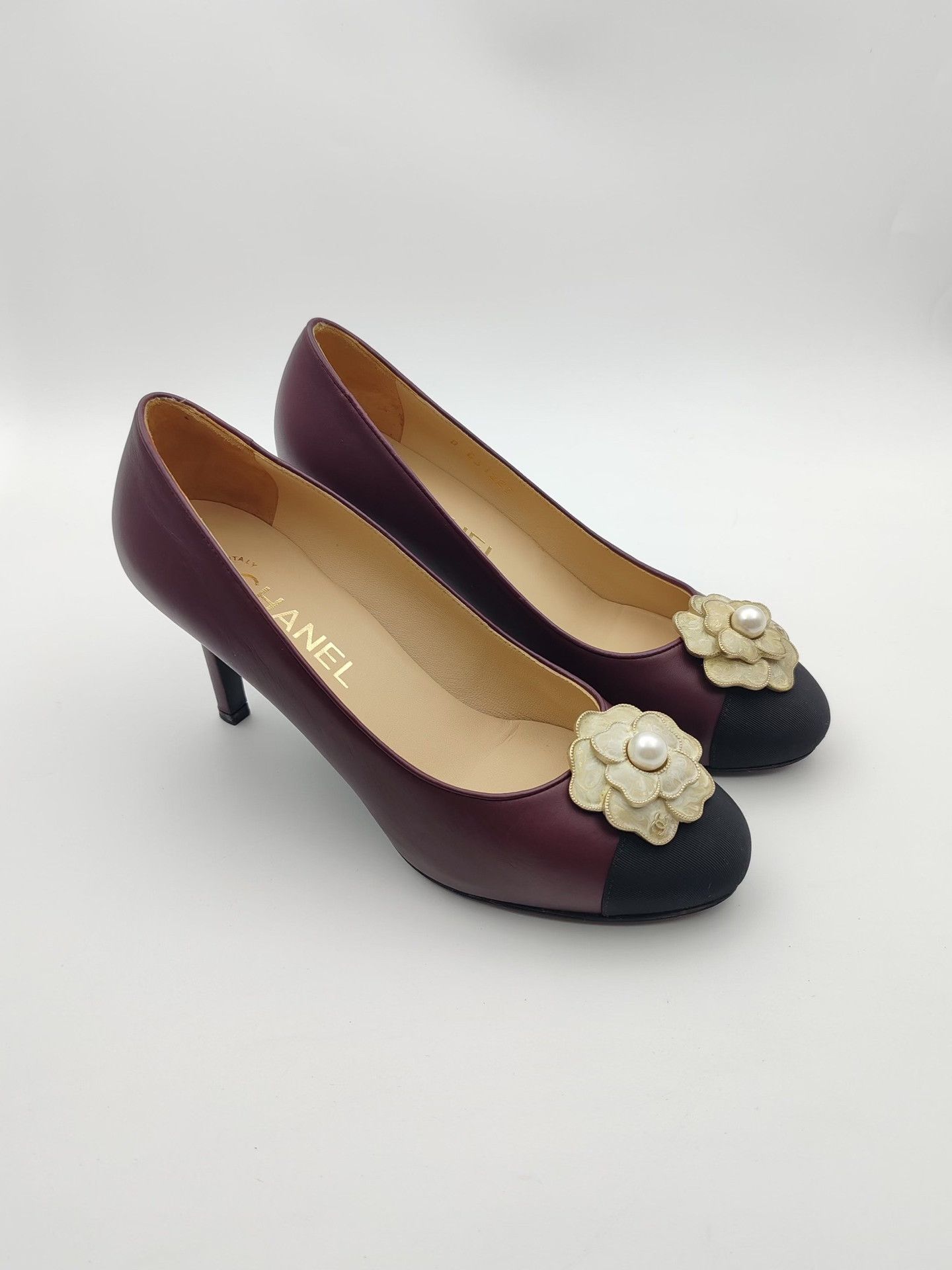 Chanel Chanel Camellia Leather Heels Size 36.5 Size US 6.5 / IT 36.5 - 4 Thumbnail