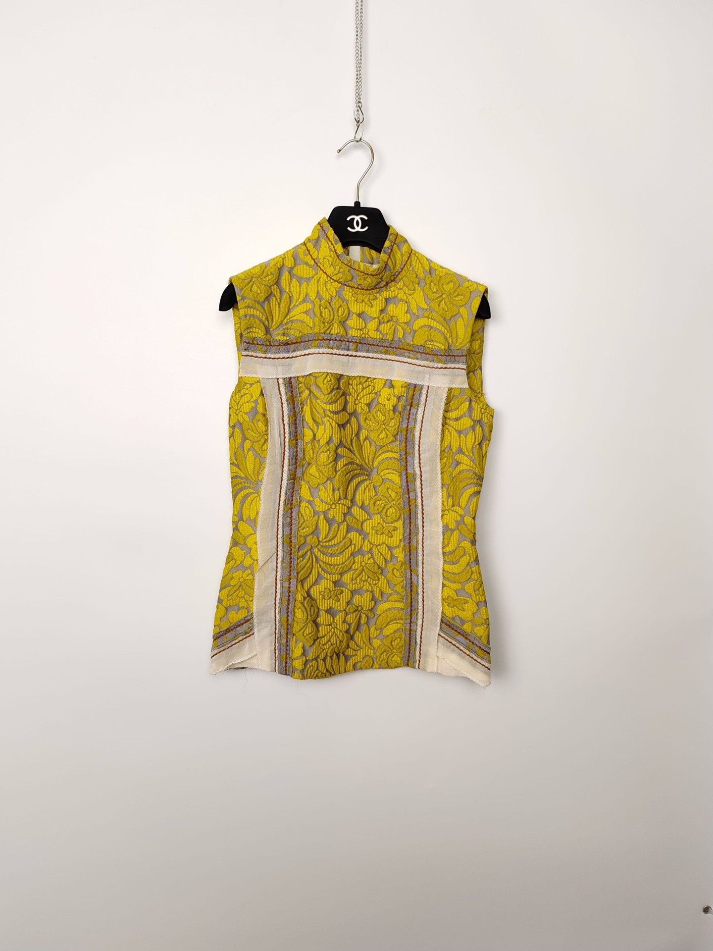 Prada Prada Floral Embroidered Sleeveless Top Size 38 Size XS / US 0-2 / IT 36-38 - 2 Thumbnail