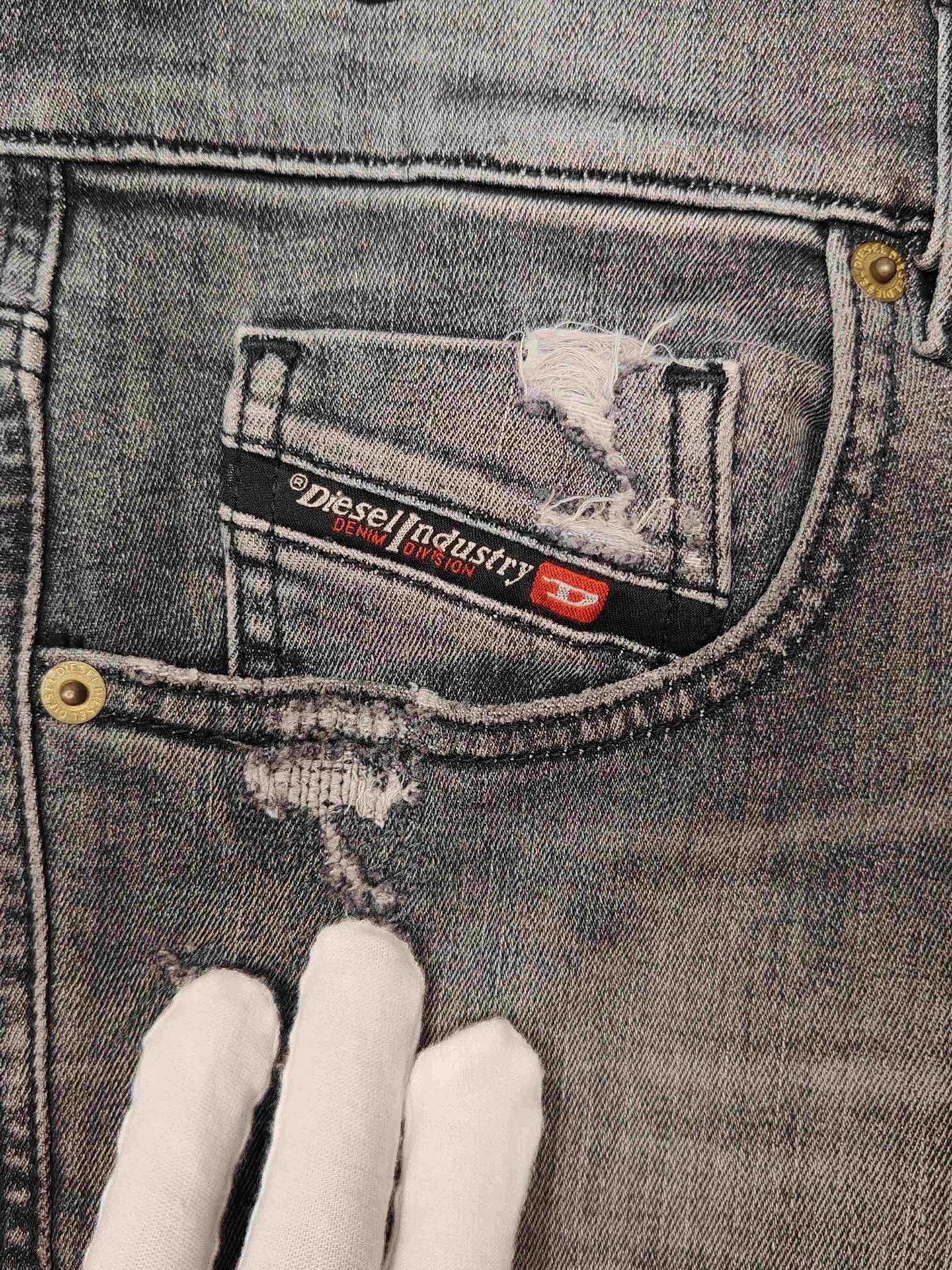 Diesel Diesel D-Strukt Jogg Distressed Jeans Size 31 Size US 31 - 6 Thumbnail