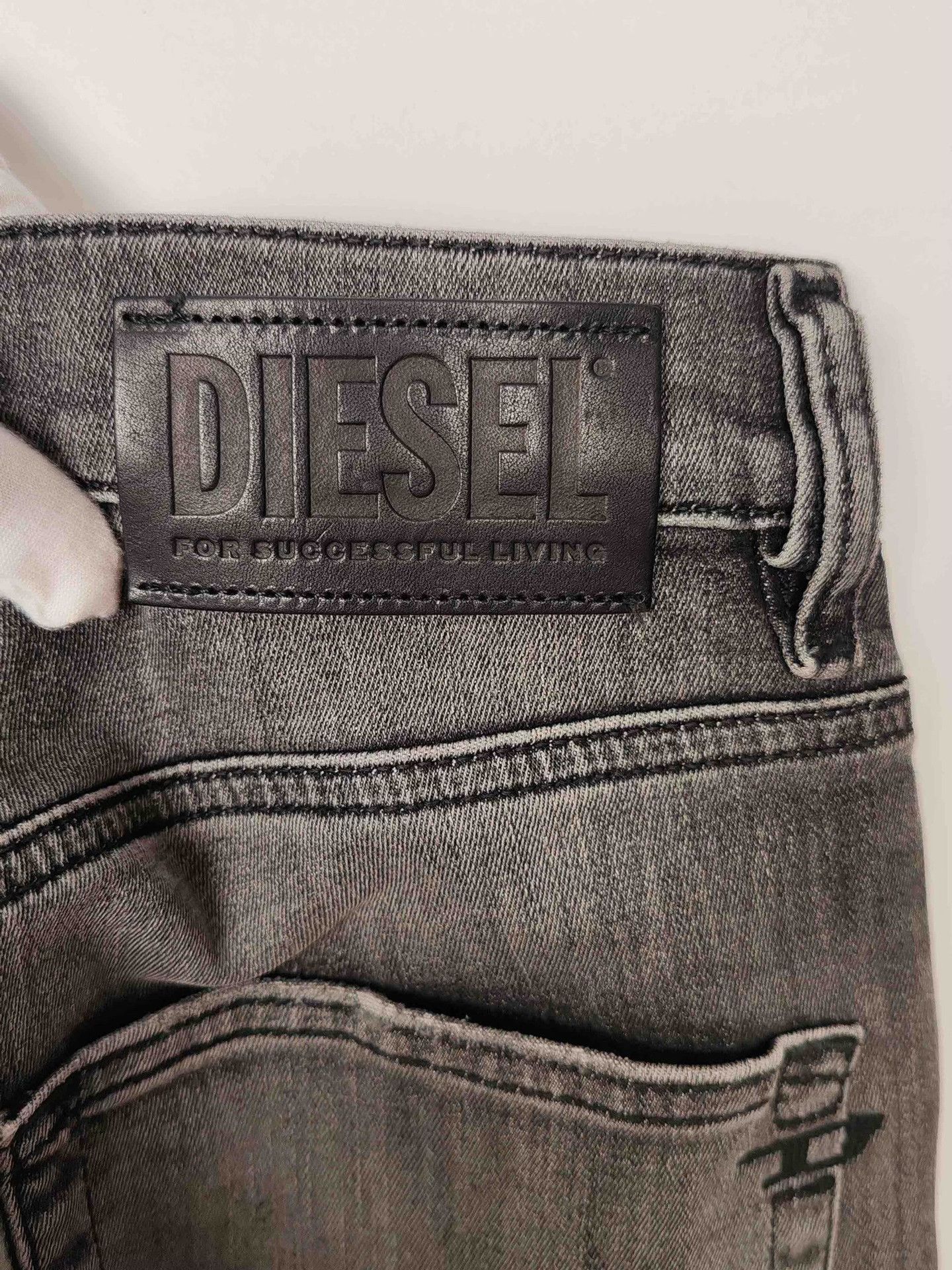 Diesel Diesel D-Strukt Jogg Distressed Jeans Size 31 Size US 31 - 5 Thumbnail