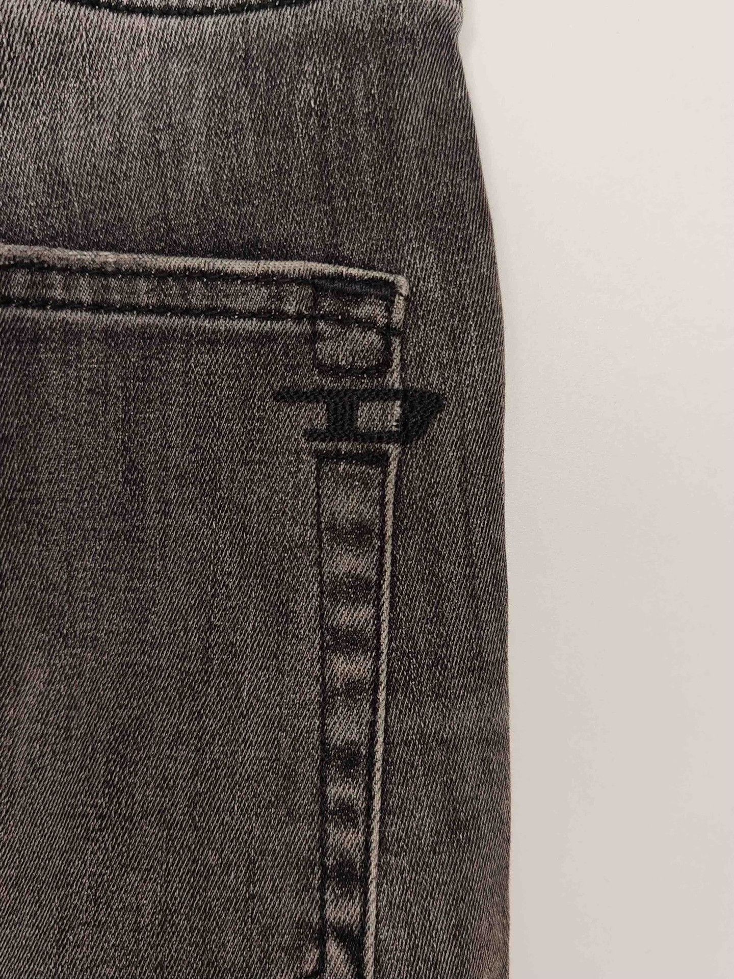 Diesel Diesel D-Strukt Jogg Distressed Jeans Size 31 Size US 31 - 9 Thumbnail