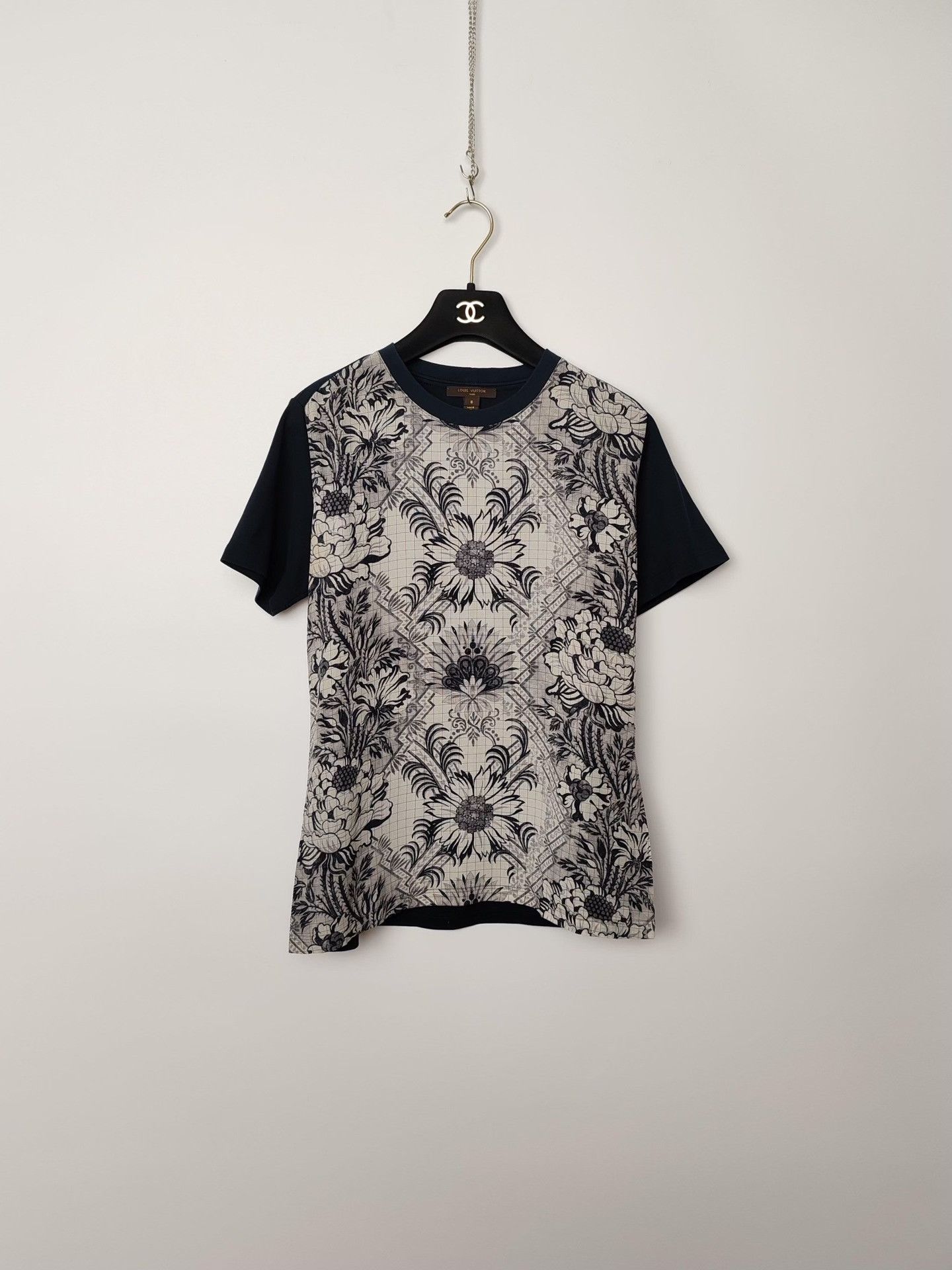 Louis Vuitton Louis Vuitton Floral Silk Panel T-Shirt Size S Size S / US 4 / IT 40 - 2 Thumbnail