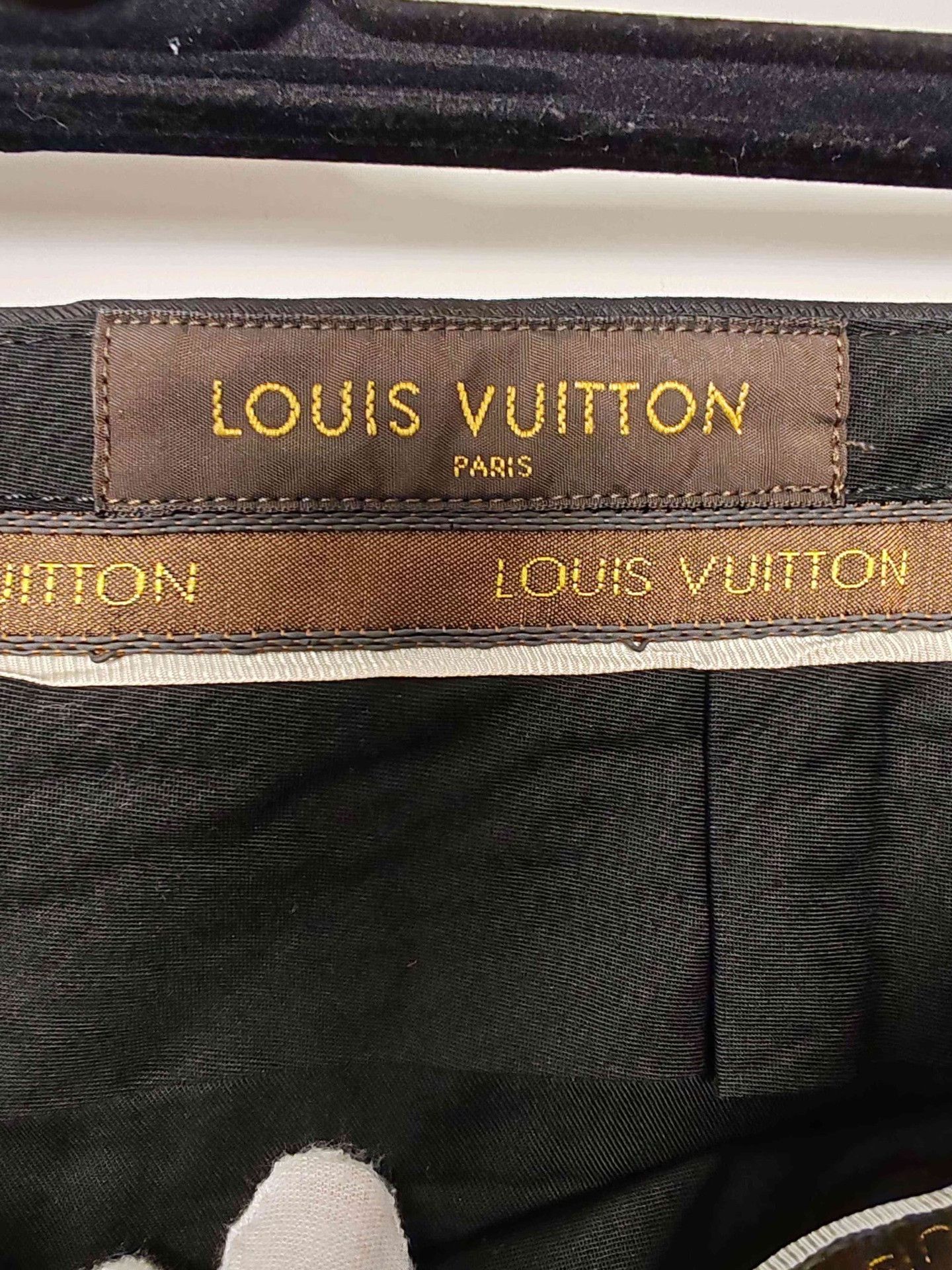 Louis Vuitton Louis Vuitton Metal Logo Trousers Size 32 Size US 32 / EU 48 - 4 Thumbnail