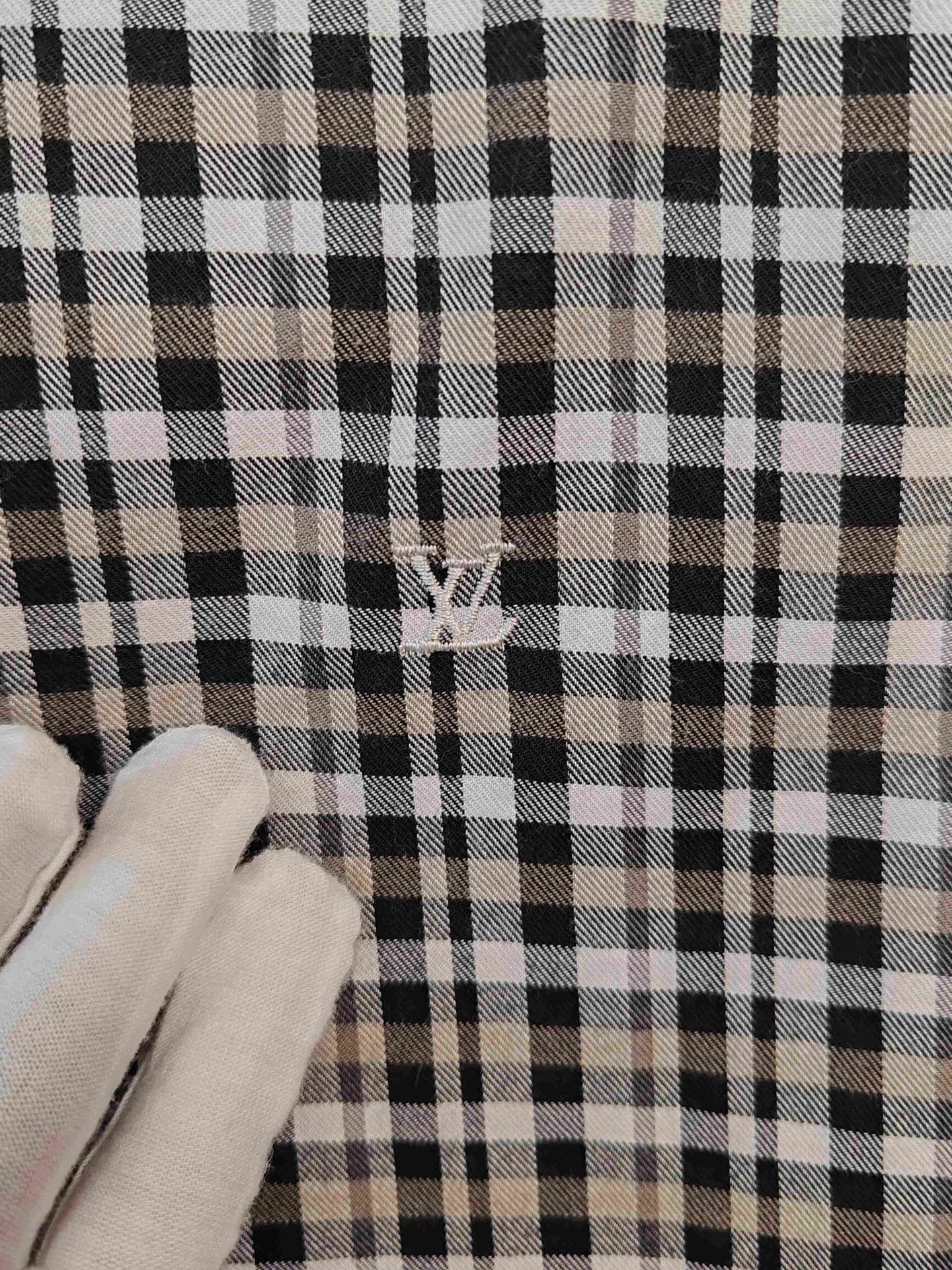 Louis Vuitton Louis Vuitton Checked Button Up Shirt Size XS Size US XS / EU 42 / 0 - 6 Thumbnail
