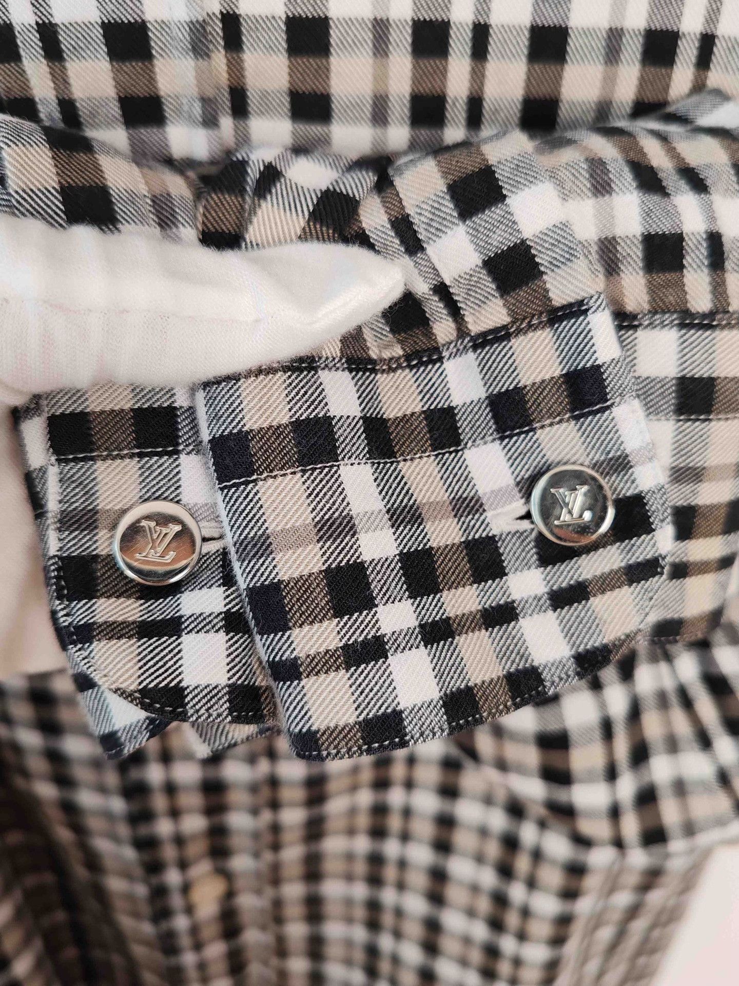 Louis Vuitton Louis Vuitton Checked Button Up Shirt Size XS Size US XS / EU 42 / 0 - 8 Thumbnail