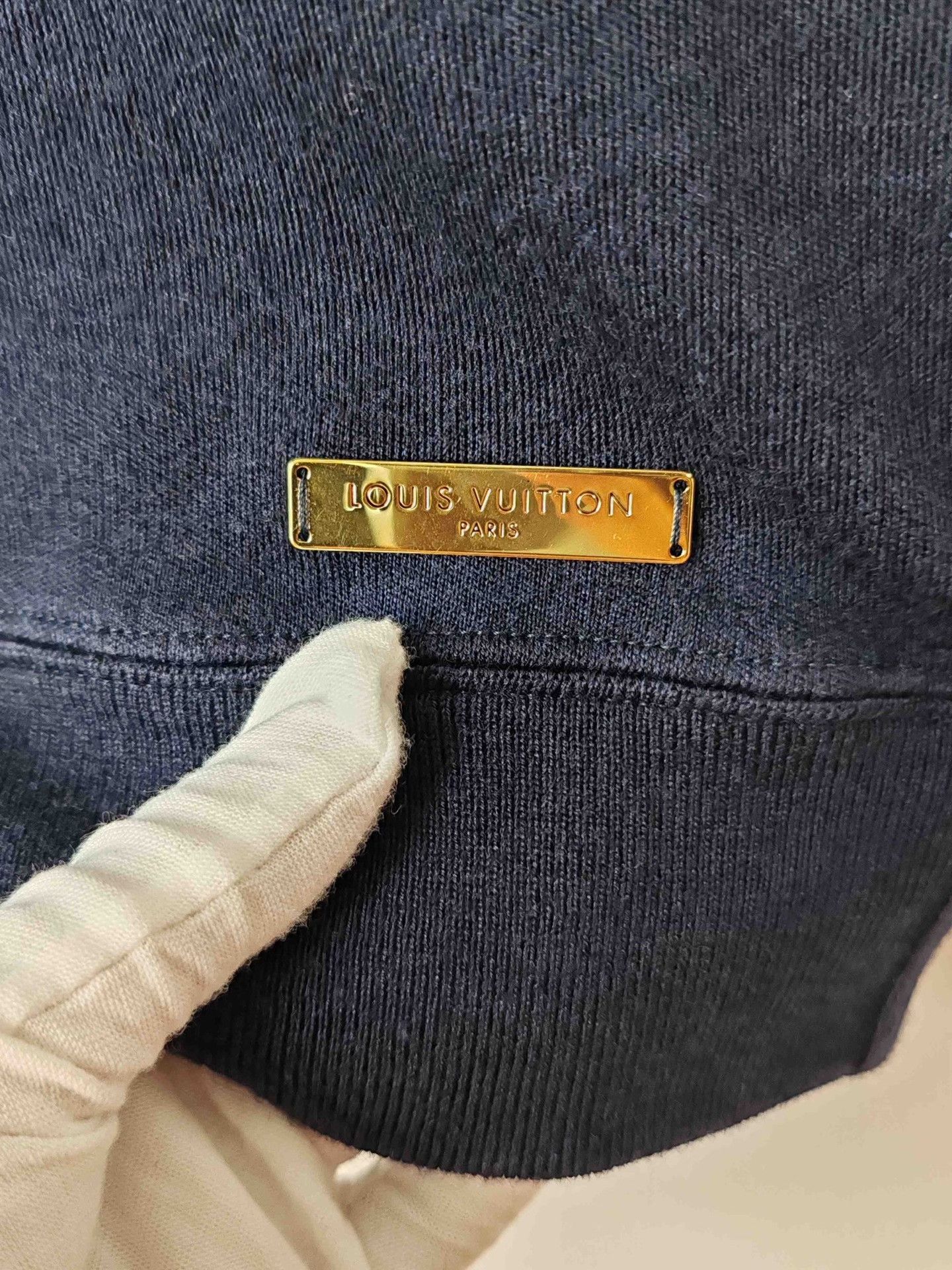 Louis Vuitton Louis Vuitton Metal Logo Plaque Sweatshirt Size M Size M / US 6-8 / IT 42-44 - 4 Thumbnail