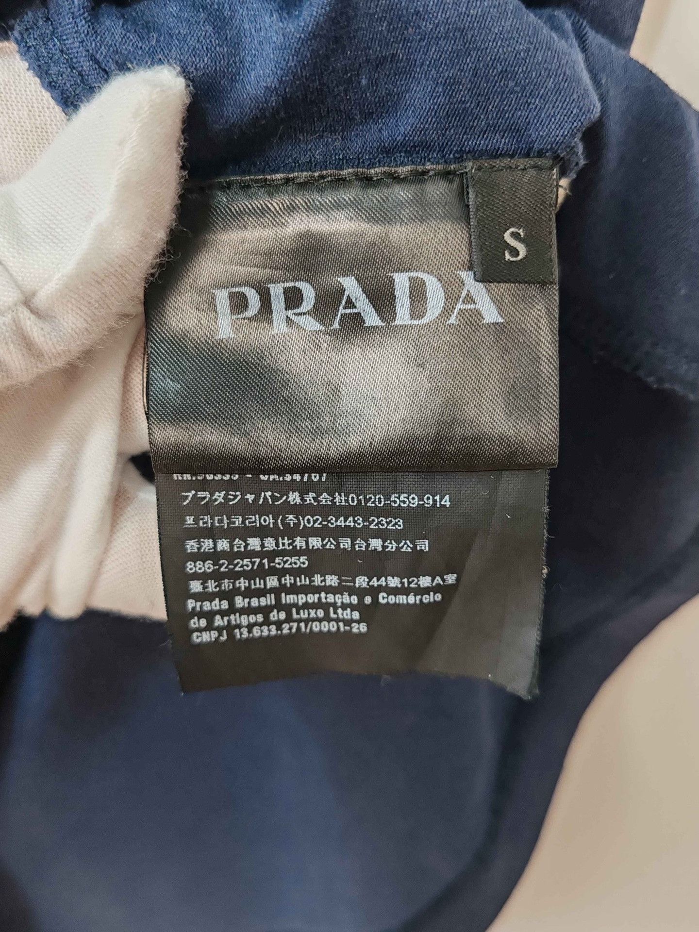 Prada Prada Rubber Logo Pocket V-Neck T-Shirt Size S Size US S / EU 44-46 / 1 - 6 Thumbnail