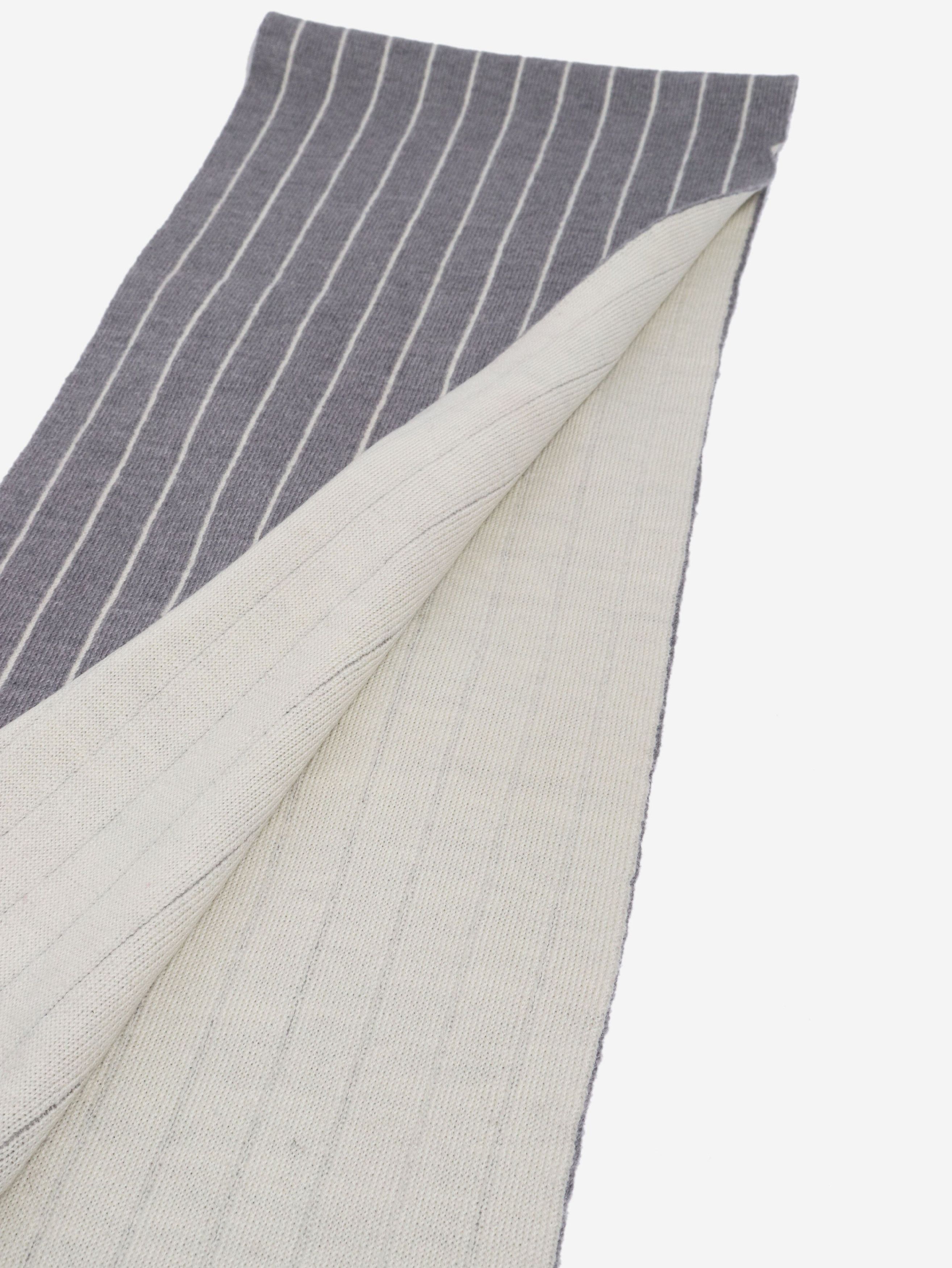 Other Grey and white striped knit scarf Size ONE SIZE - 3 Thumbnail