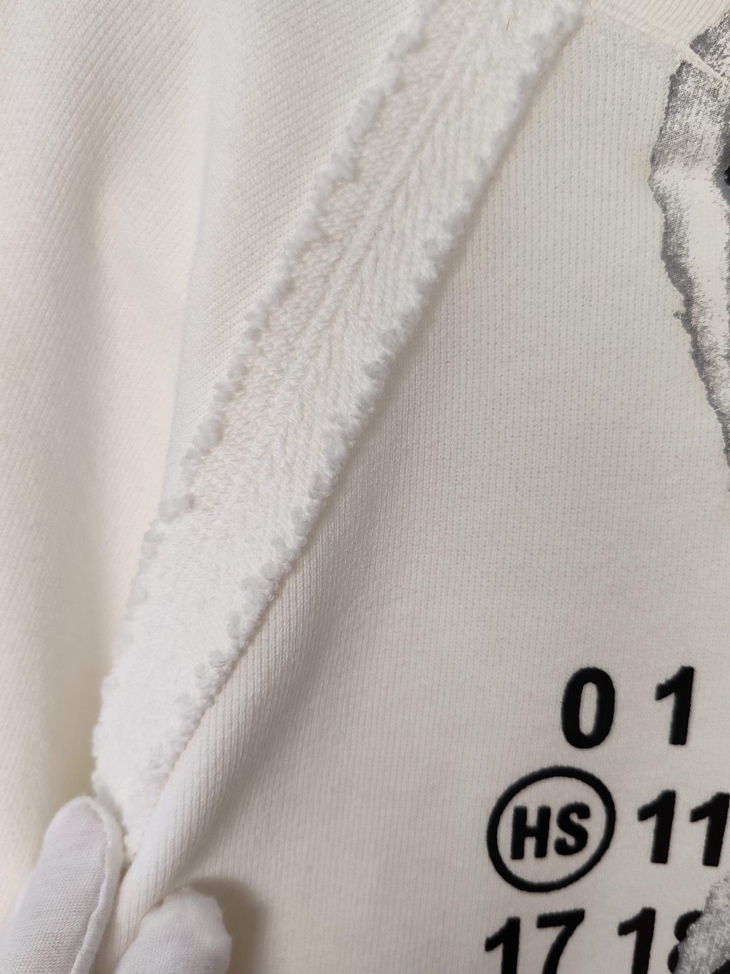 Maison Margiela Maison Margiela Contrast Distressed Sweatshirt US S Size US S / EU 44-46 / 1 - 6 Thumbnail