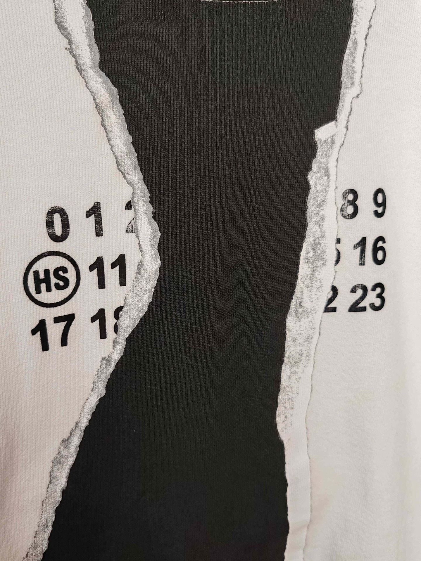 Maison Margiela Maison Margiela Contrast Distressed Sweatshirt US S Size US S / EU 44-46 / 1 - 5 Thumbnail