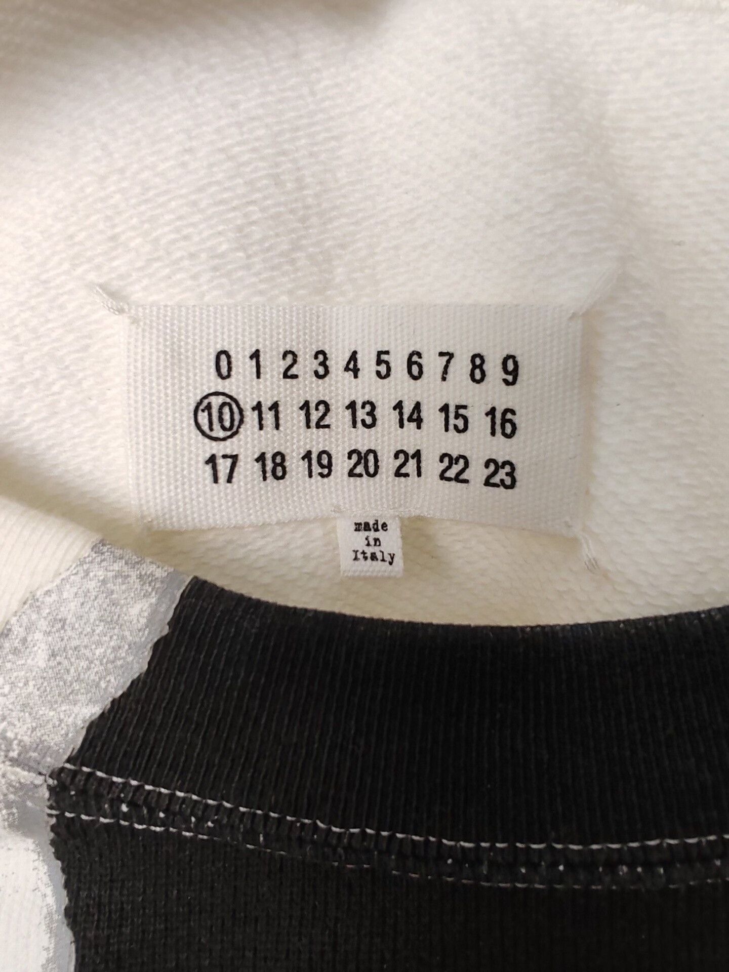 Maison Margiela Maison Margiela Contrast Distressed Sweatshirt US S Size US S / EU 44-46 / 1 - 4 Thumbnail