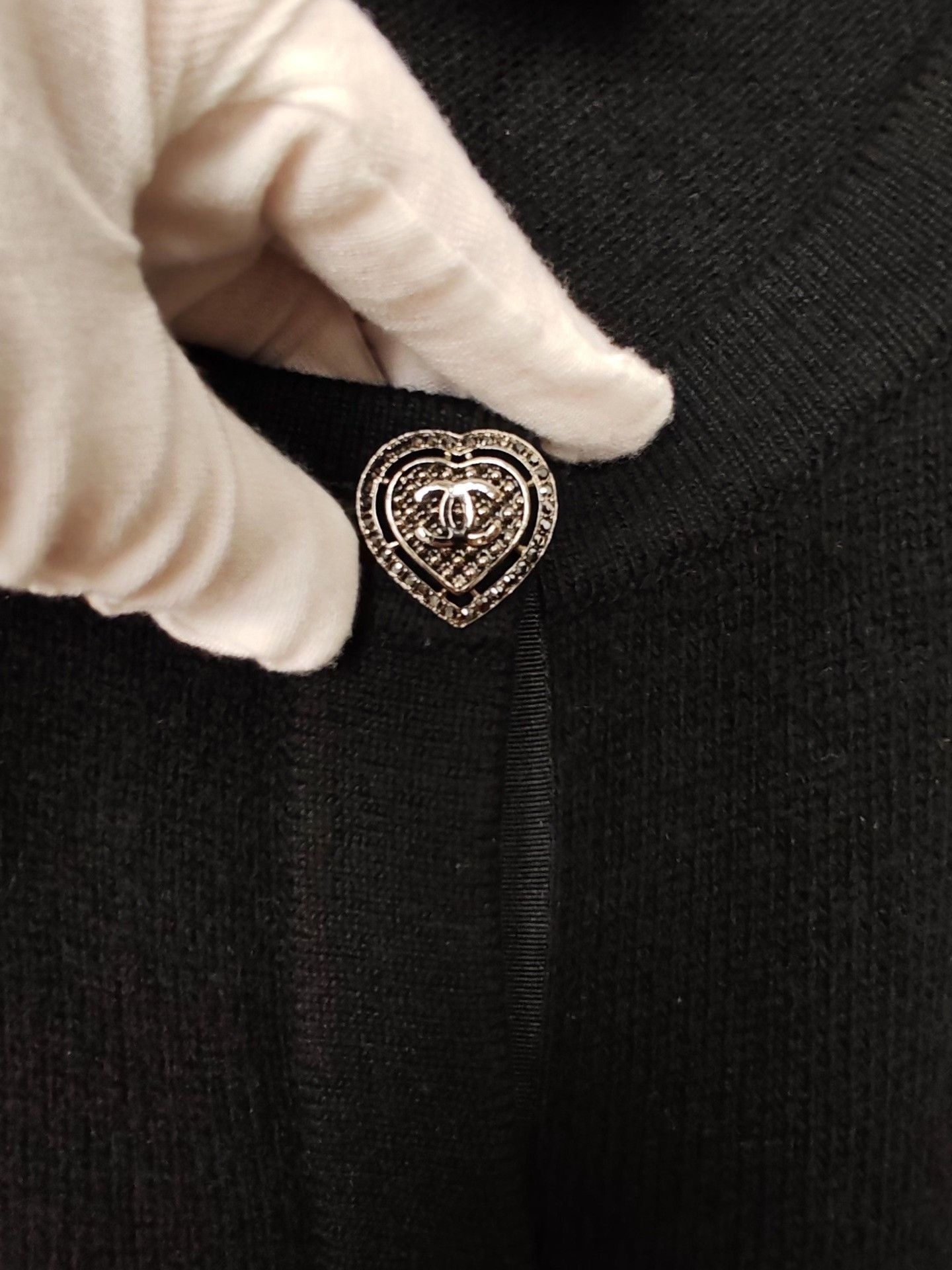 Chanel Chanel Heart Button Cashmere Knit Dress Size 40 Size M / US 6-8 / IT 42-44 - 6 Thumbnail