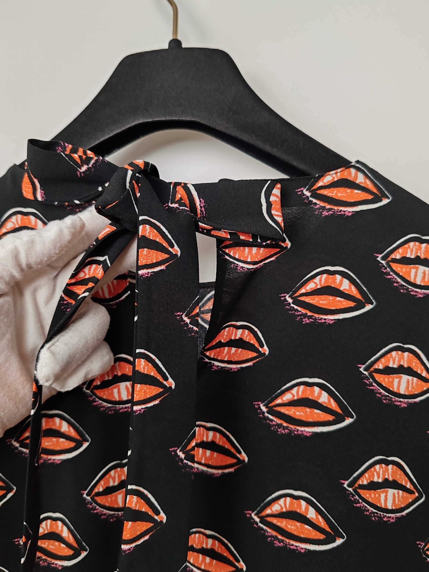 Prada Prada Lips Print Blouse Size 38 Size XS / US 0-2 / IT 36-38 - 5 Thumbnail