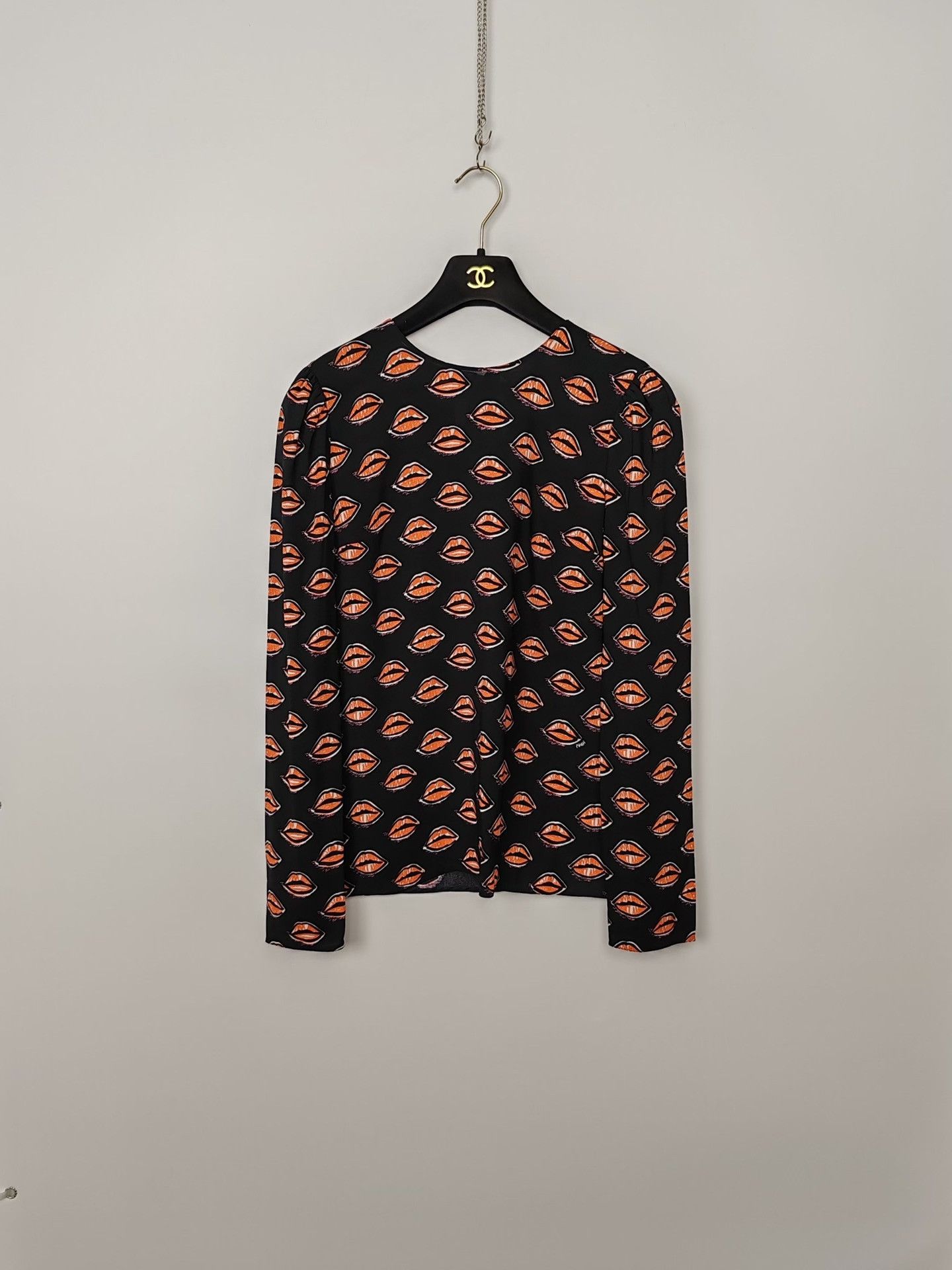 Prada Prada Lips Print Blouse Size 38 Size XS / US 0-2 / IT 36-38 - 2 Thumbnail