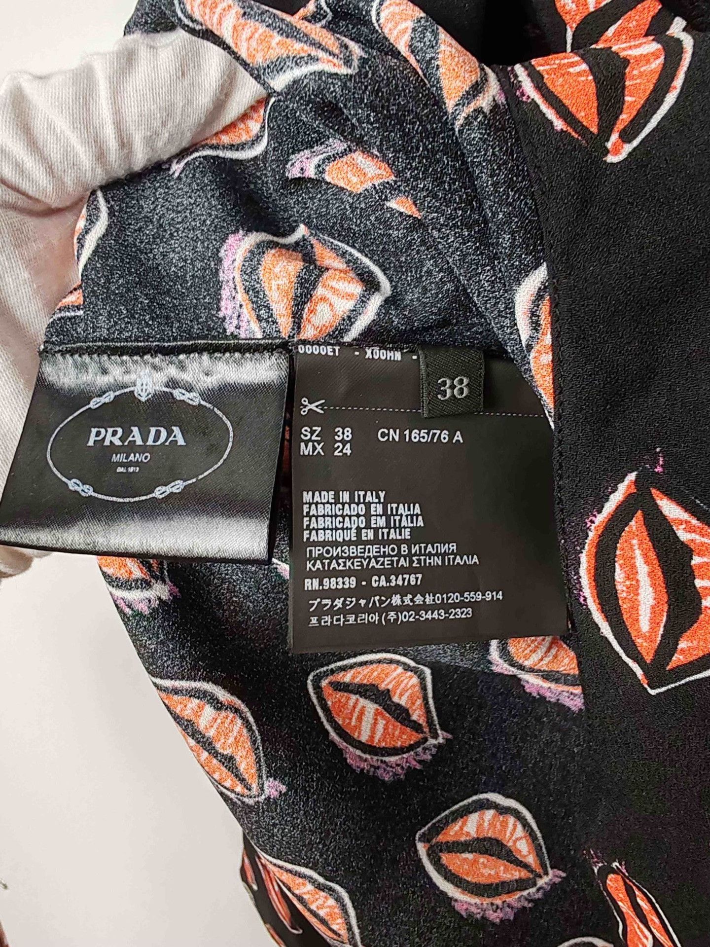 Prada Prada Lips Print Blouse Size 38 Size XS / US 0-2 / IT 36-38 - 6 Thumbnail