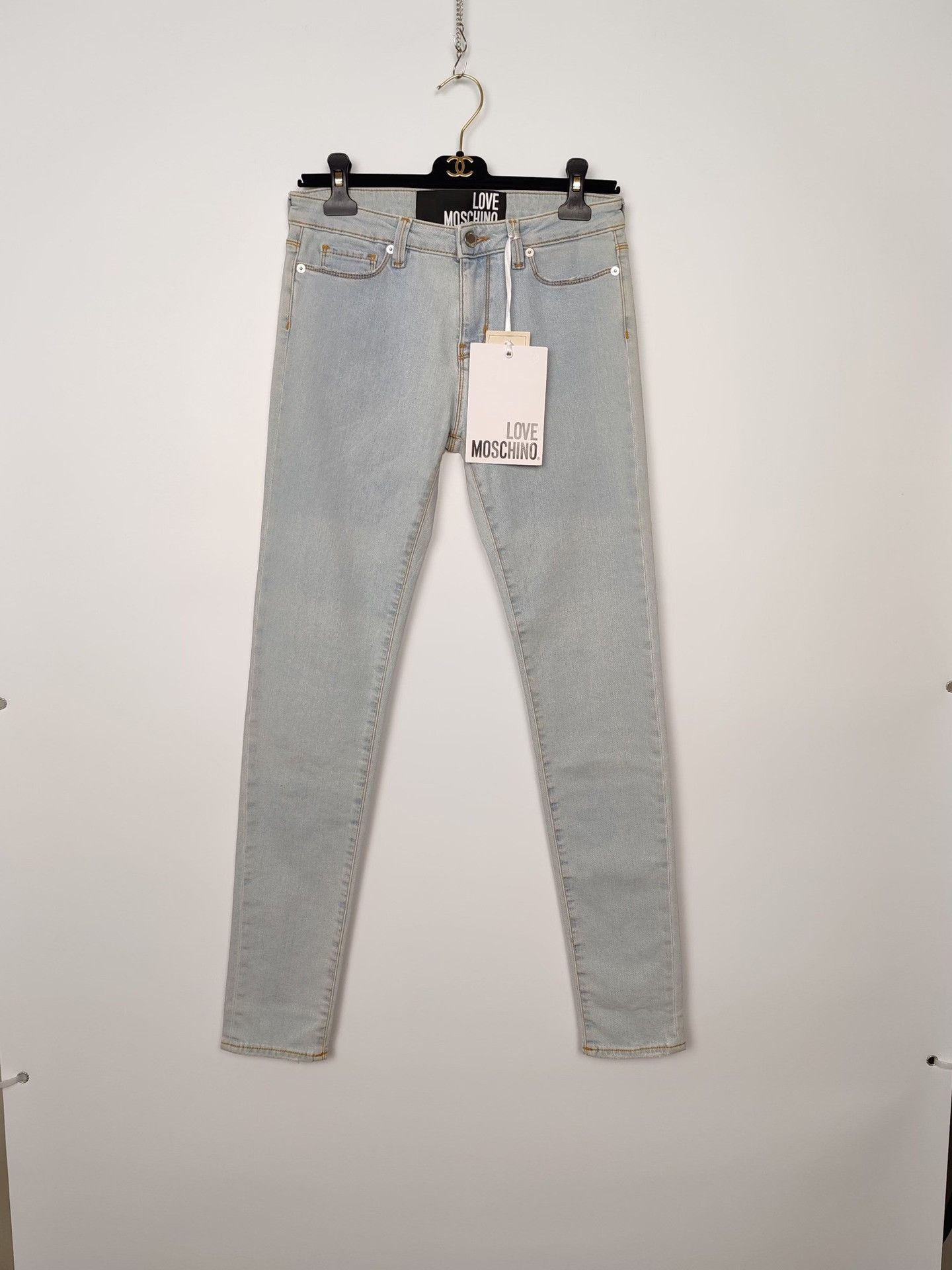 Love Moschino Love Moschino Badge Jeans Size 28 Size 28" / US 6 / IT 42 - 2 Thumbnail