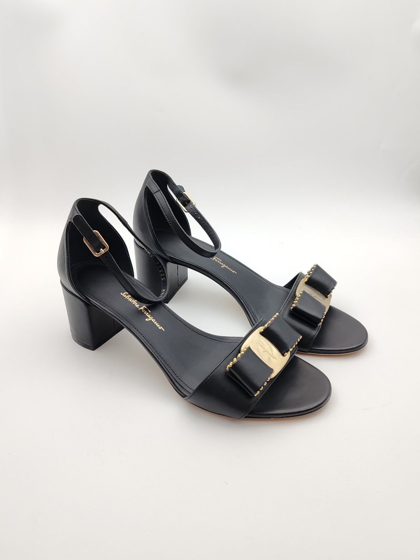 Salvatore Ferragamo Salvatore Ferragamo Vara Bow Heeled Sandals Size 8.5 Size US 8.5 / IT 38.5 - 4 Thumbnail