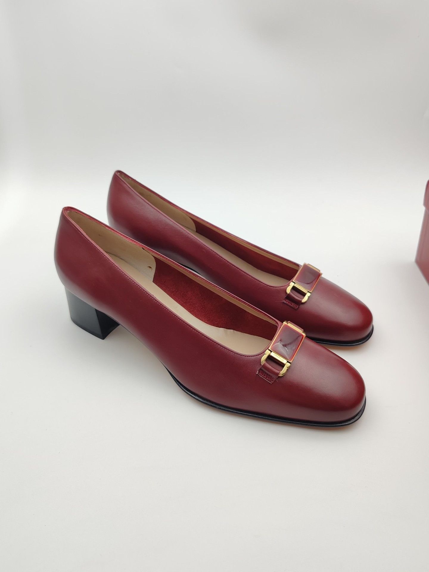 Salvatore Ferragamo Salvatore Ferragamo Burgundy Cartolina Block Heels Size 7.5 Size US 7.5 / IT 37.5 - 4 Thumbnail