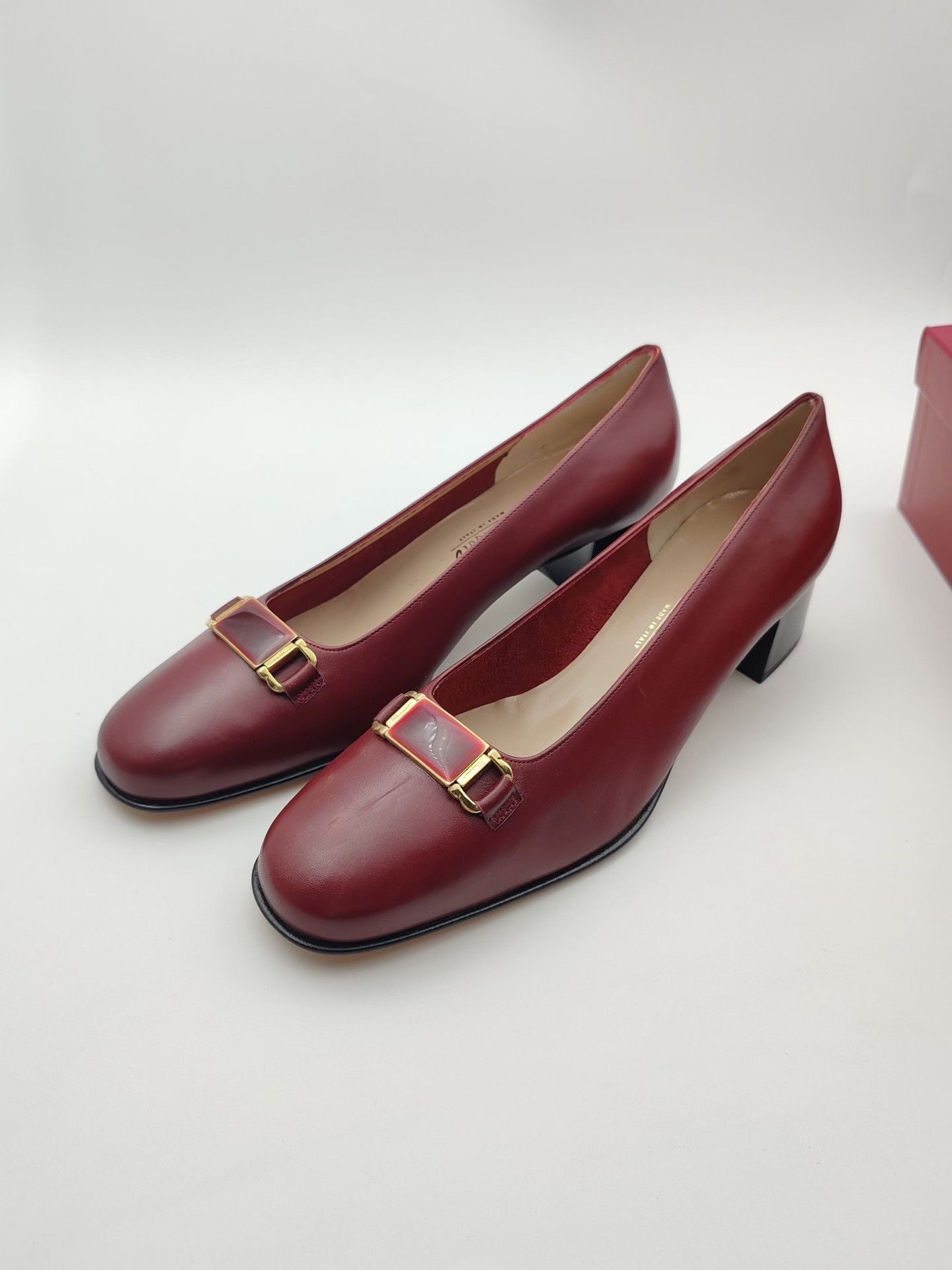 Salvatore Ferragamo Salvatore Ferragamo Burgundy Cartolina Block Heels Size 7.5 Size US 7.5 / IT 37.5 - 2 Thumbnail