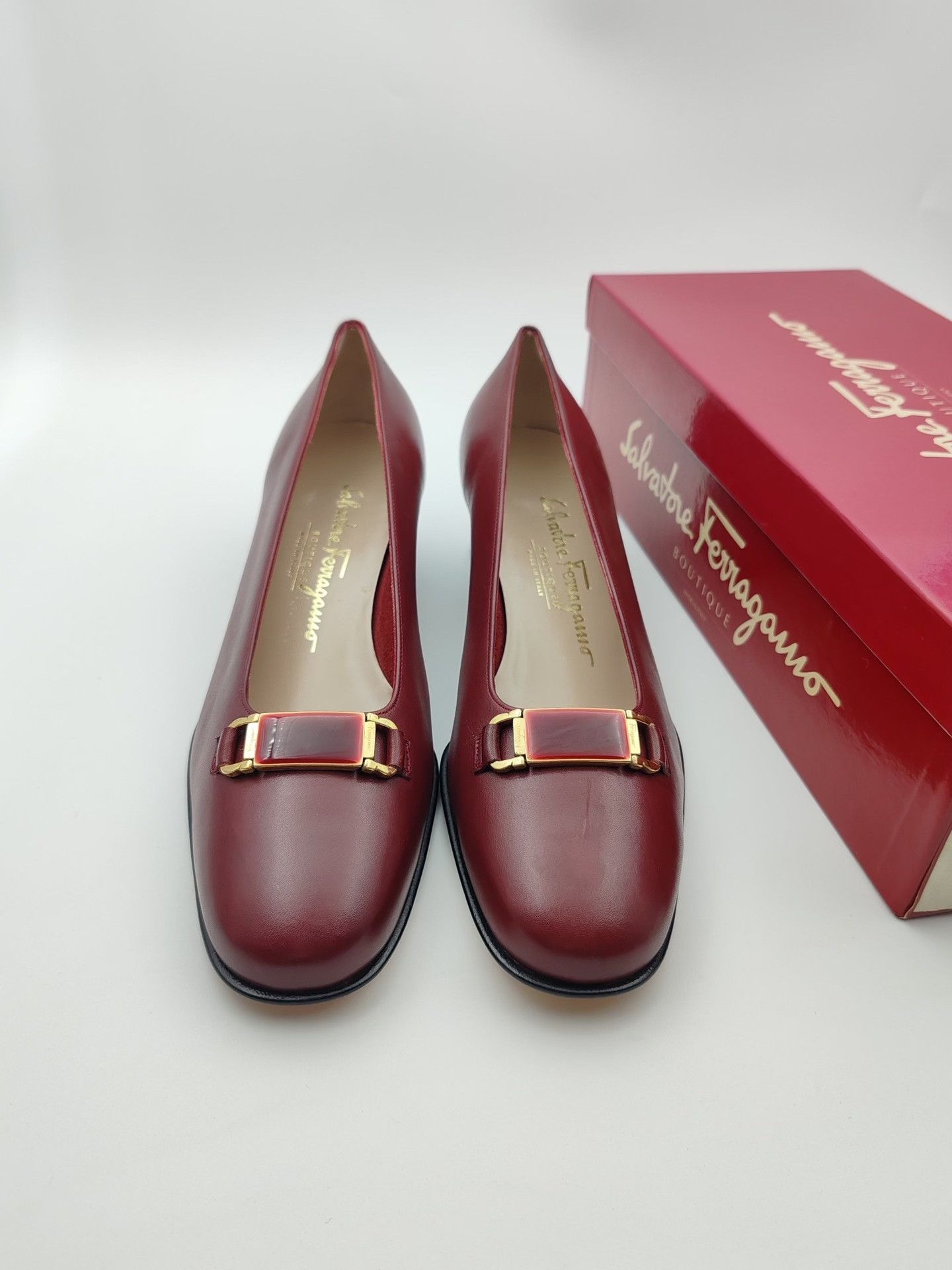 Salvatore Ferragamo Salvatore Ferragamo Burgundy Cartolina Block Heels Size 7.5 Size US 7.5 / IT 37.5 - 3 Thumbnail