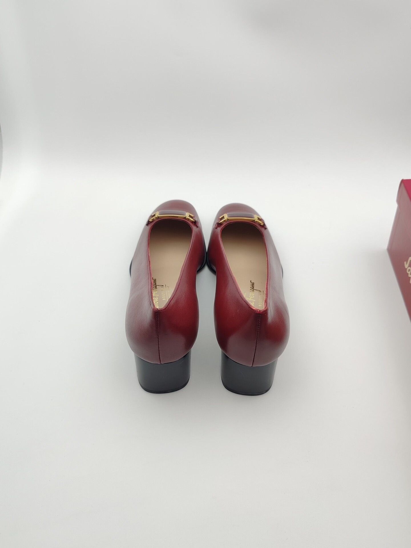 Salvatore Ferragamo Salvatore Ferragamo Burgundy Cartolina Block Heels Size 7.5 Size US 7.5 / IT 37.5 - 5 Thumbnail