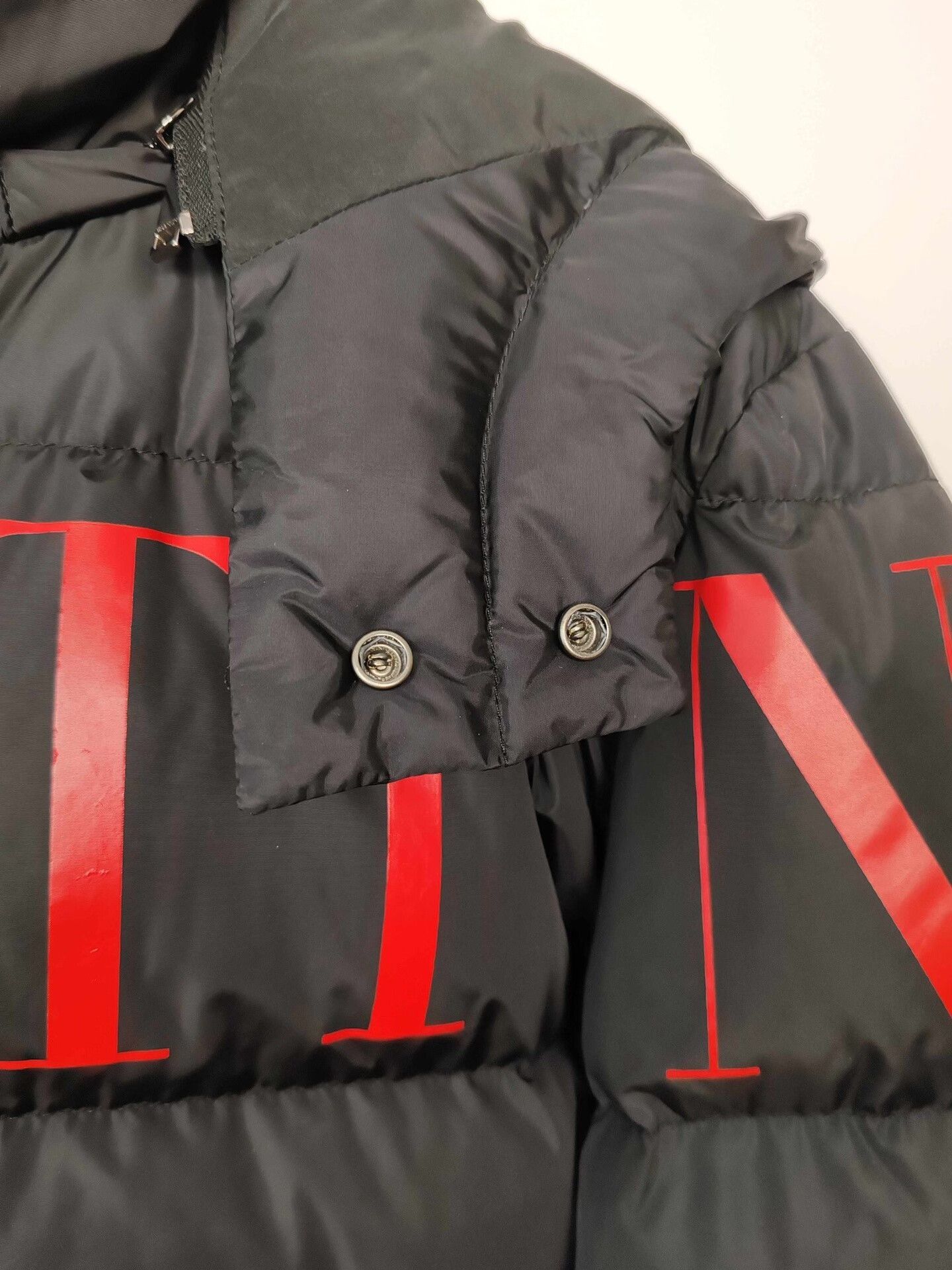 Valentino Valentino Red Logo Puffer Jacket Size M Size US M / EU 48-50 / 2 - 8 Thumbnail
