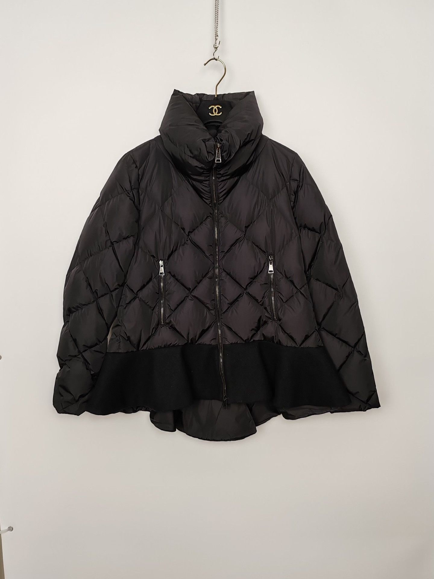 Moncler Moncler Peplum Hem Down Jacket Size 2 Size M / US 6-8 / IT 42-44 - 2 Thumbnail