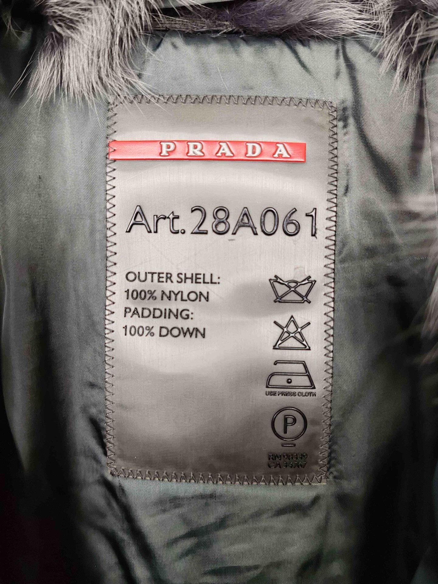 Prada Prada Fur Collar Down Jacket Size 42 Size M / US 6-8 / IT 42-44 - 4 Thumbnail