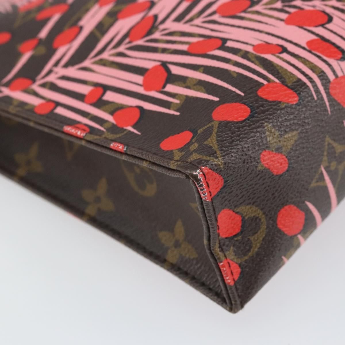 Louis Vuitton Louis Vuitton Toiletry Pouch Limited Edition Monogram Jungle Dots Size ONE SIZE - 9 Thumbnail