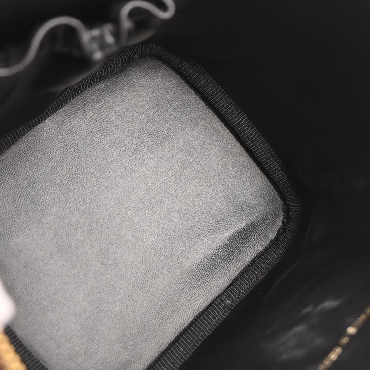 Chanel Chanel Vintage Timeless Cosmetic Case Caviar Size ONE SIZE - 3 Thumbnail