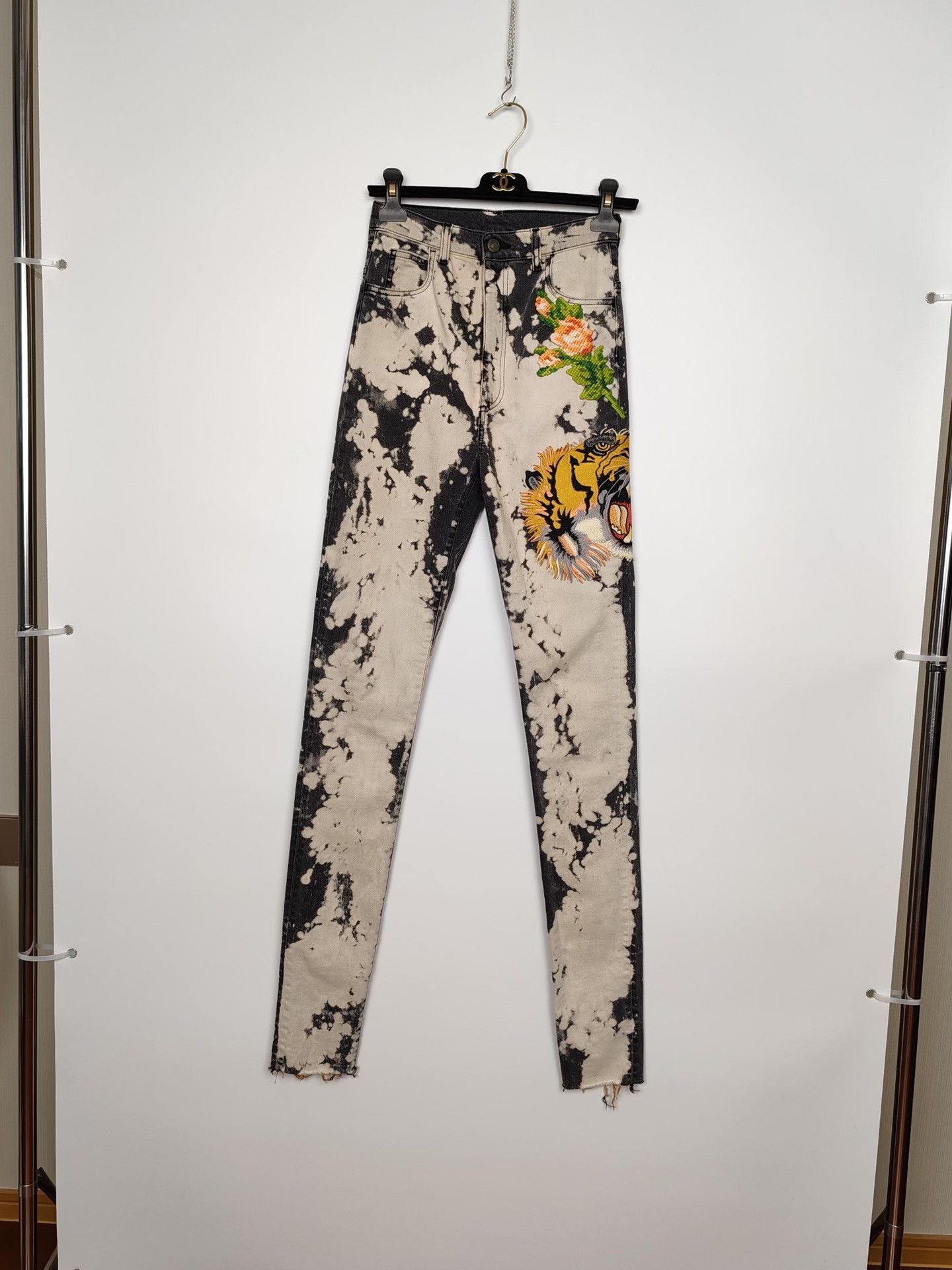 Gucci Gucci Floral Tiger Embroidery Jeans Size 24 Size 24" / US 00 / IT 34 - 2 Thumbnail