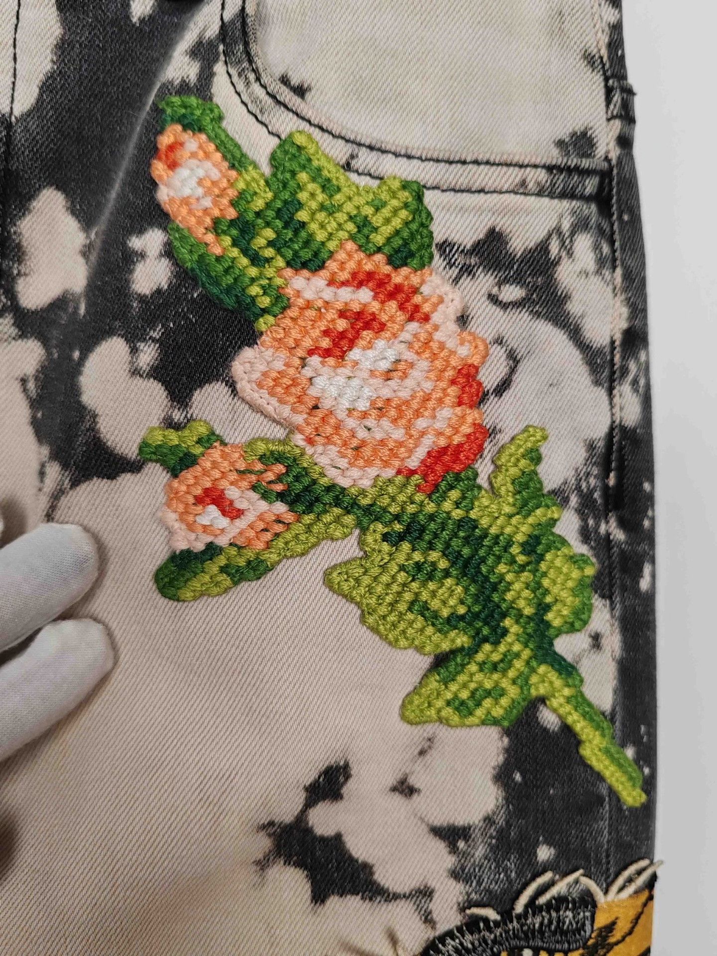 Gucci Gucci Floral Tiger Embroidery Jeans Size 24 Size 24" / US 00 / IT 34 - 6 Thumbnail
