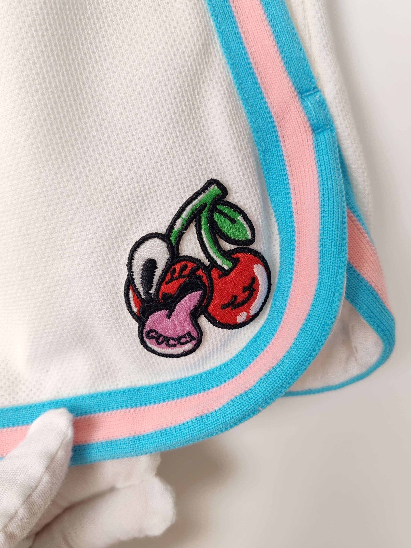 Gucci Gucci Cherry Embroidery Shorts Size XS Size 26" / US 2 / IT 38 - 5 Thumbnail