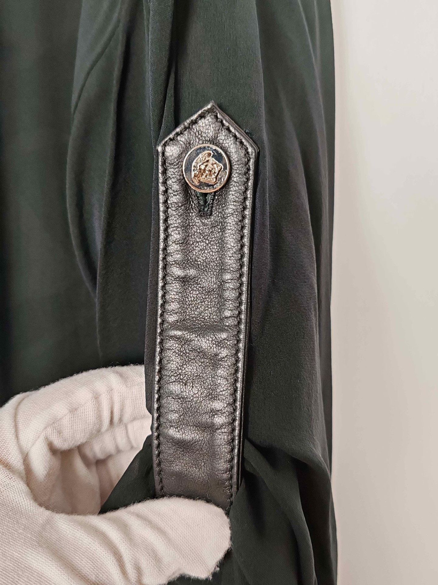 Versace Versace Leather Trim Silk Jacquard Shirt Size 38 Size XS / US 0-2 / IT 36-38 - 5 Thumbnail