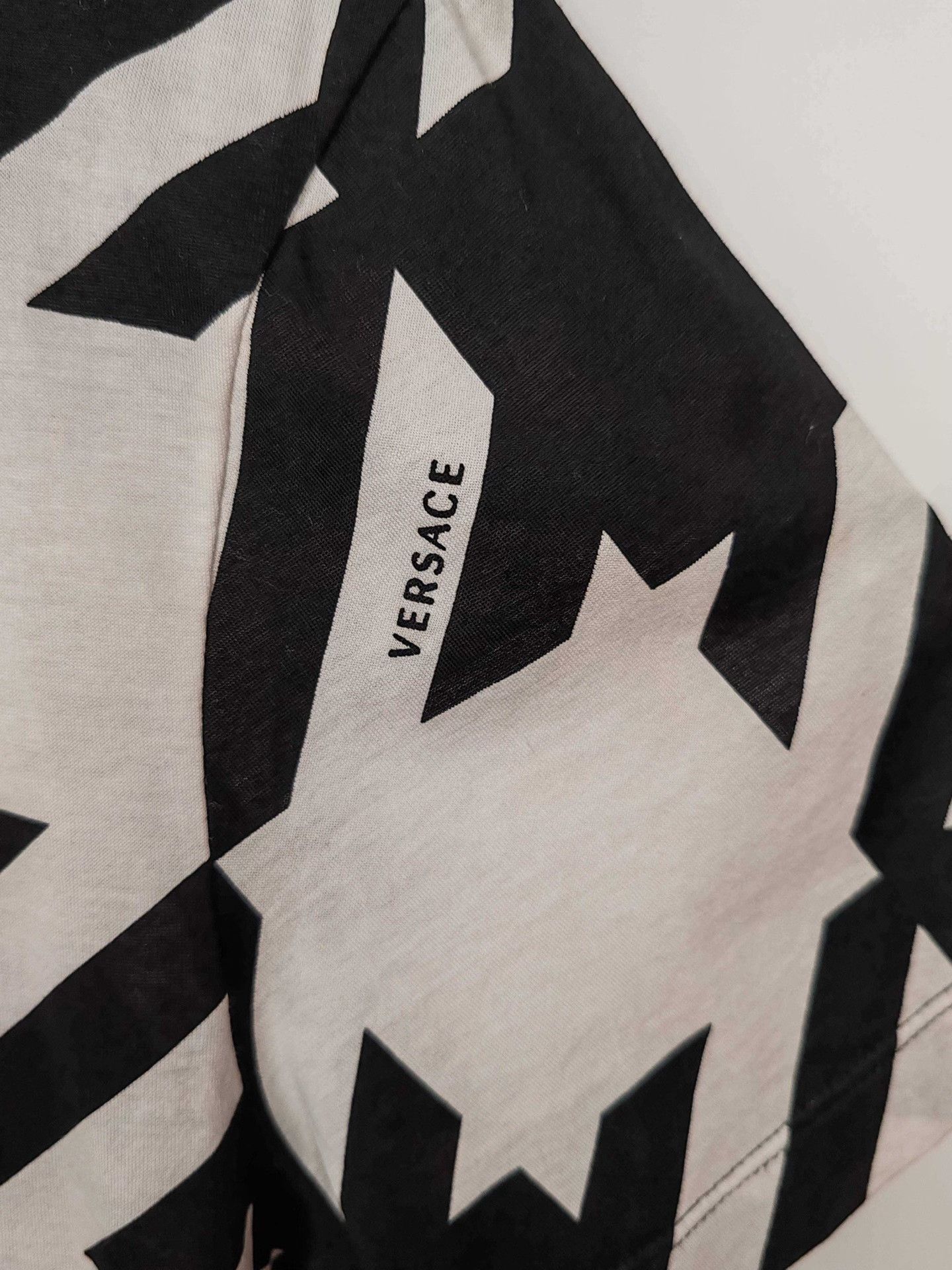 Versace Versace Medusa Houndstooth T-Shirt Size L Size US L / EU 52-54 / 3 - 6 Thumbnail