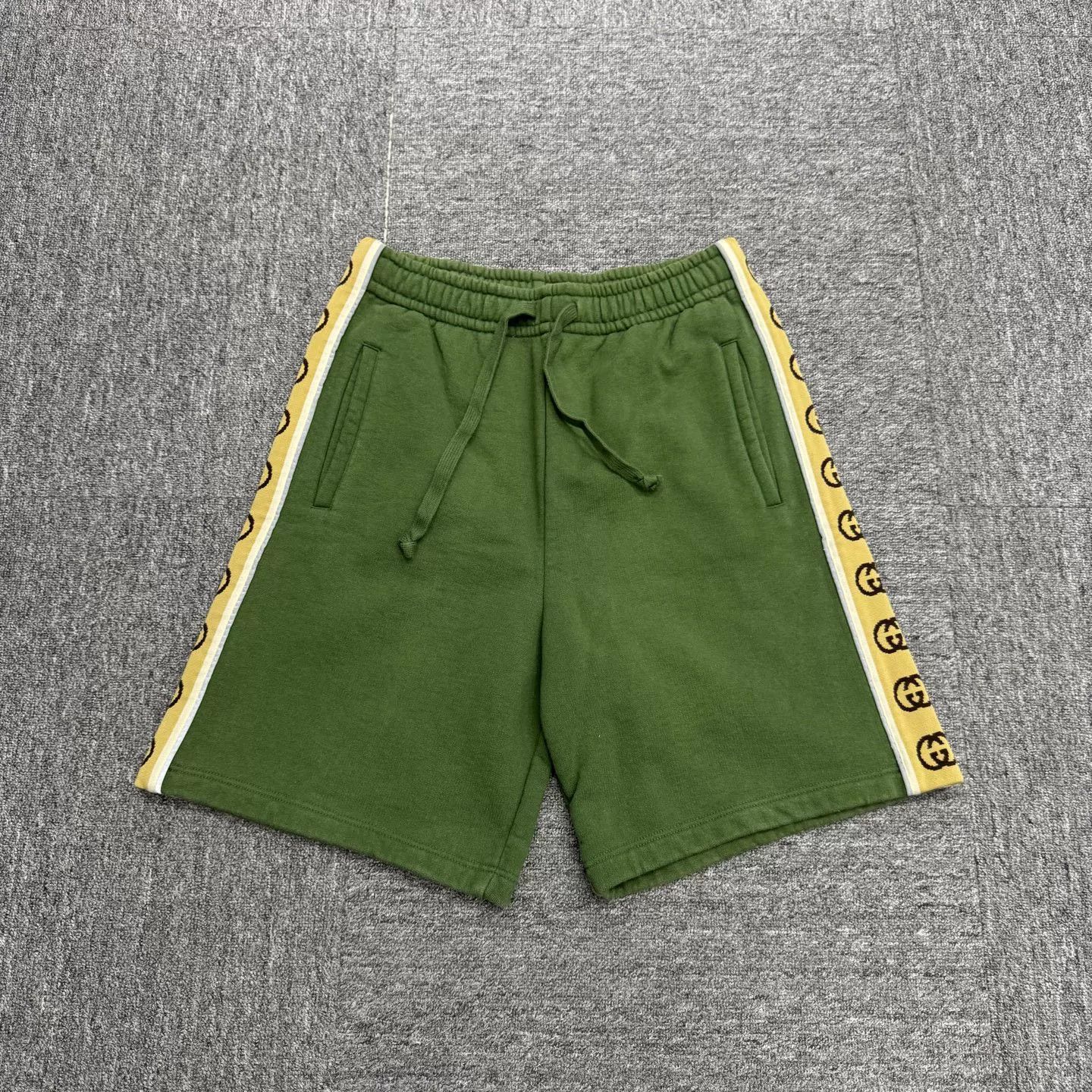 Gucci Gucci Logo Tape Shorts Size S Size US 30 / EU 46 - 2 Thumbnail