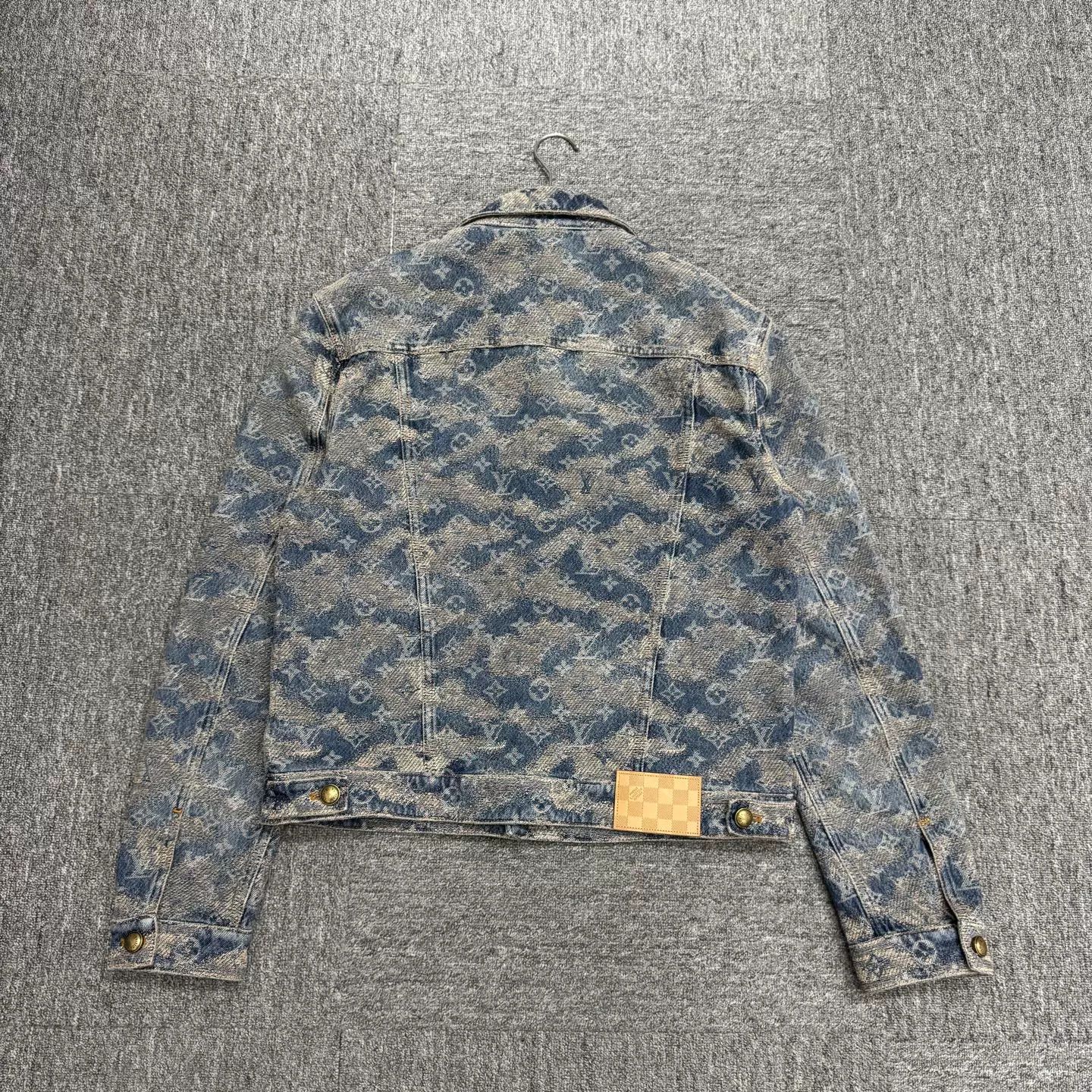 Louis Vuitton Louis Vuitton Monogram Jacquard Denim Jacket Size M Size US M / EU 48-50 / 2 - 6 Thumbnail