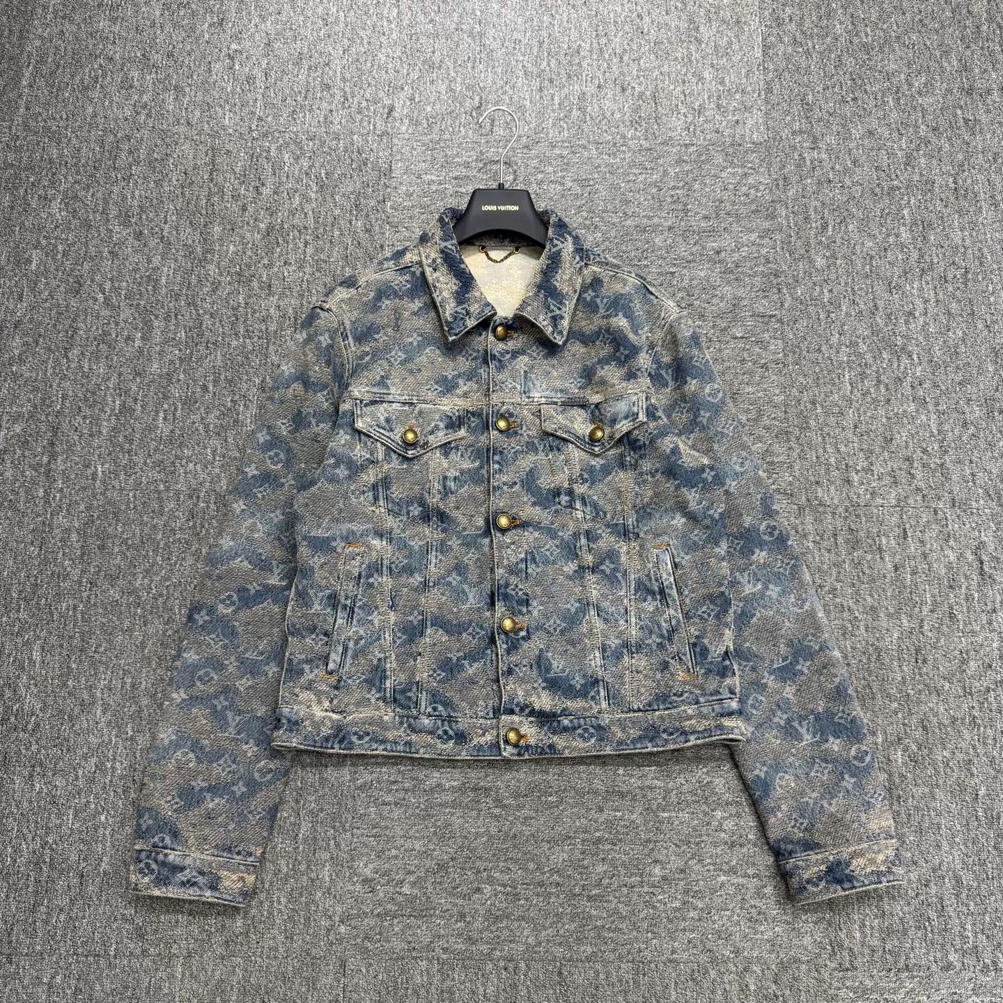 Louis Vuitton Louis Vuitton Monogram Jacquard Denim Jacket Size M Size US M / EU 48-50 / 2 - 2 Thumbnail