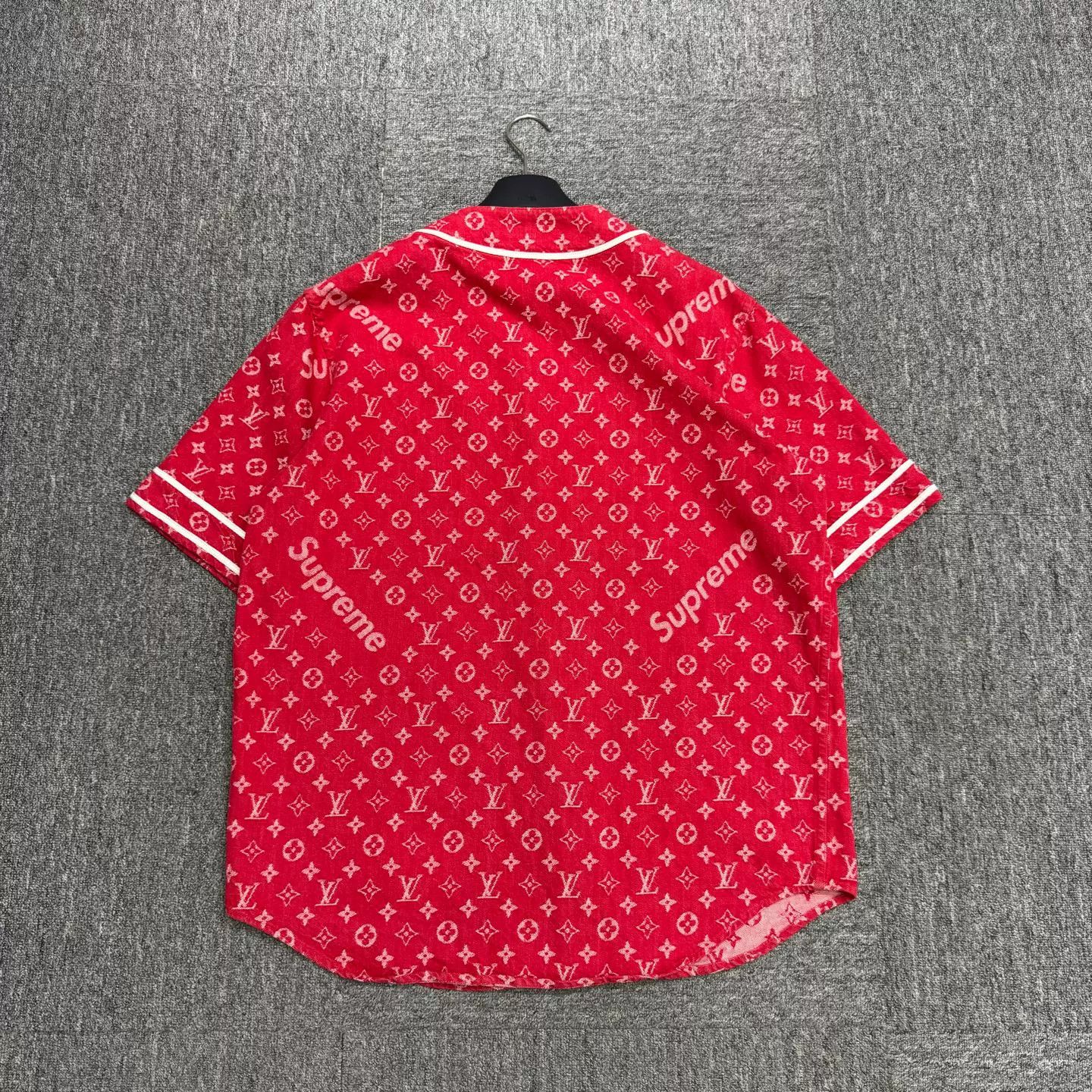 Louis Vuitton Louis Vuitton x Supreme Monogram Jersey L Size US L / EU 52-54 / 3 - 7 Thumbnail